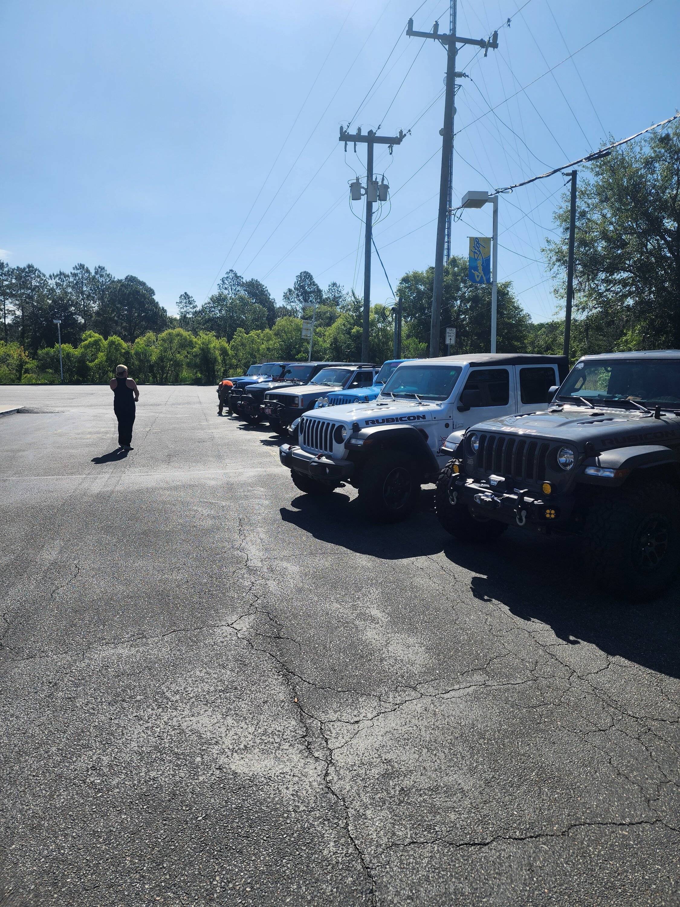 Jeep Gladiator Jeeps Parking Next To Jeeps 20230422_101859