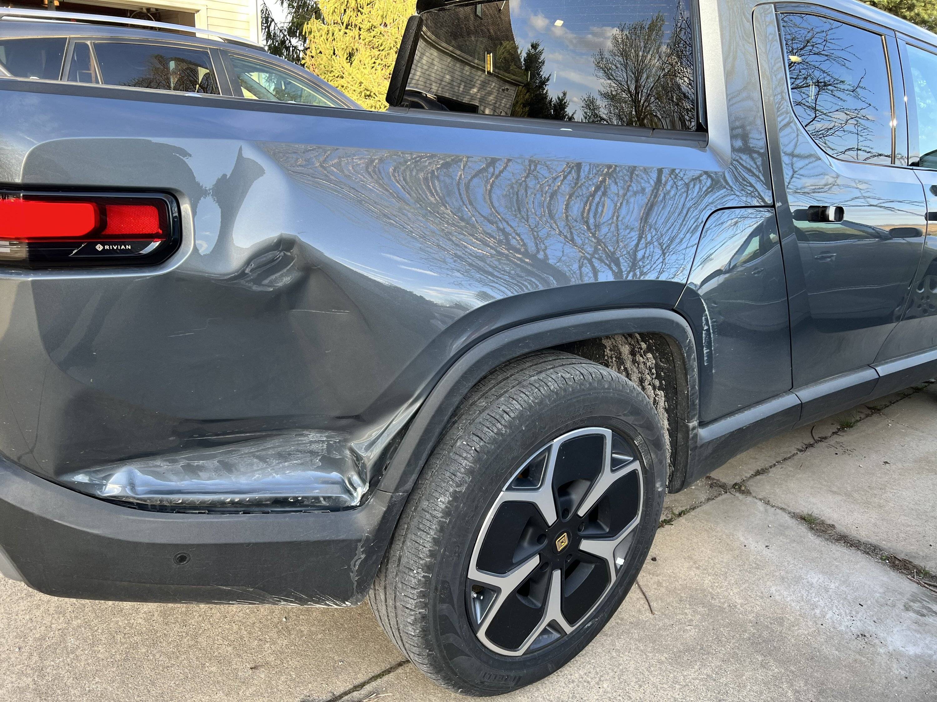 Jeep Gladiator Gladiator vs Rivian collision results 41FD4BBB-024A-4FE6-9763-EDDB5CC5ACE3