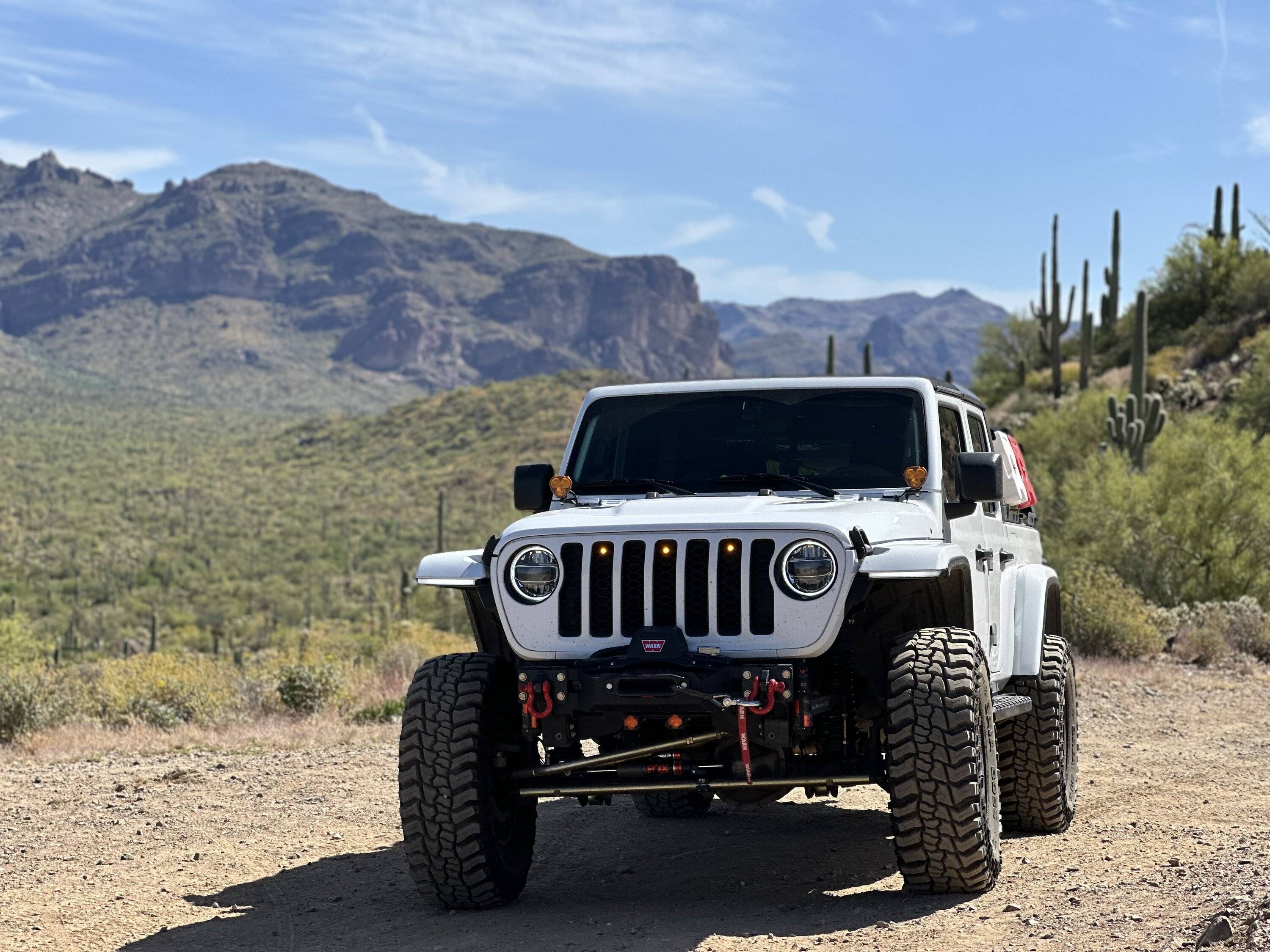 Jeep Gladiator BRIGHT WHITE Gladiator JT Club 1D67429C-D16C-4C65-B12B-CAFB1BBB0C9D