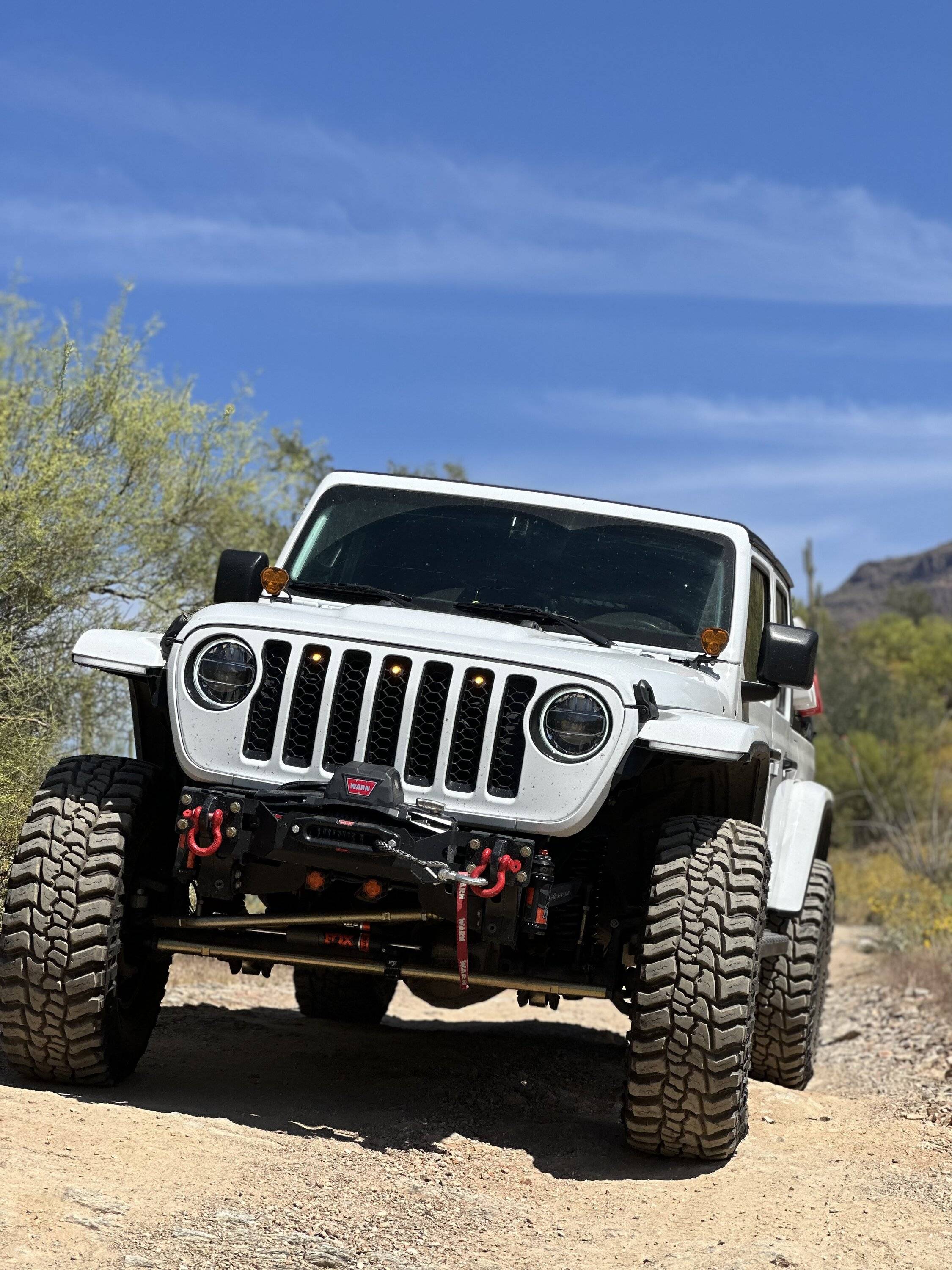 Jeep Gladiator BRIGHT WHITE Gladiator JT Club F4680425-CA3C-45C9-8FBD-32CD5845758E