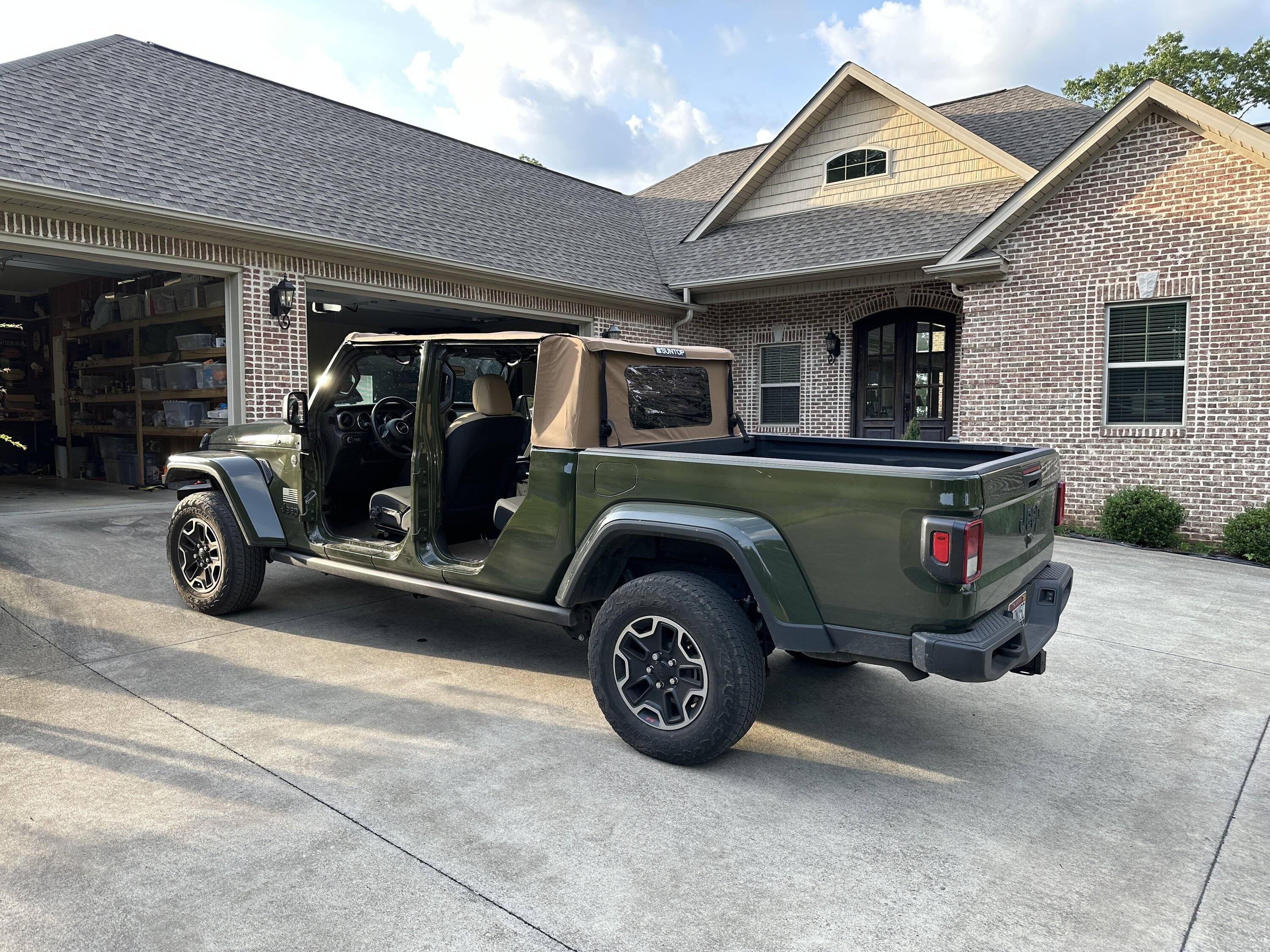 Jeep Gladiator Suntop Soft Top IMG_0126
