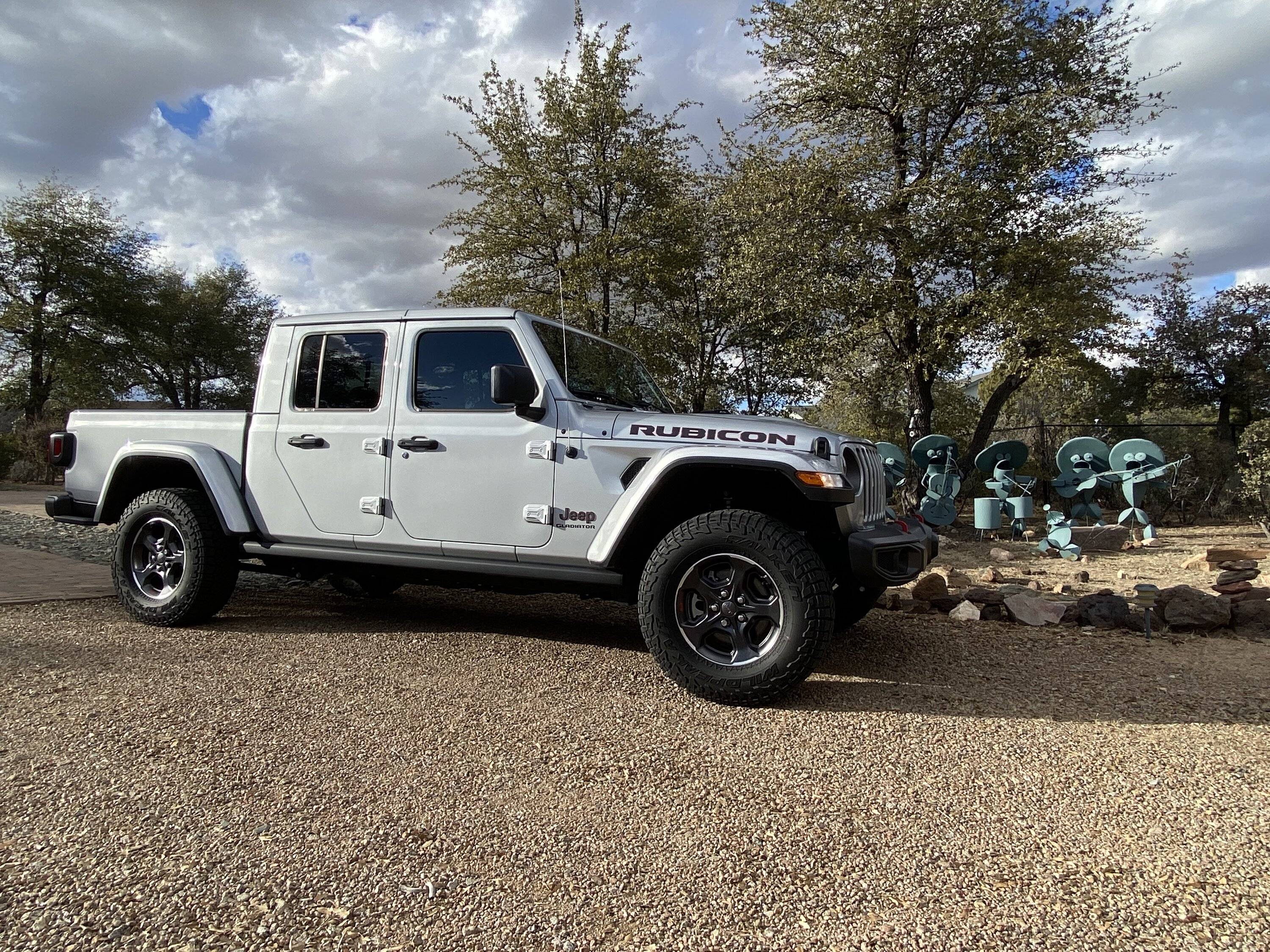 Jeep Gladiator New Majove owner, Zenith silver? Silverator1
