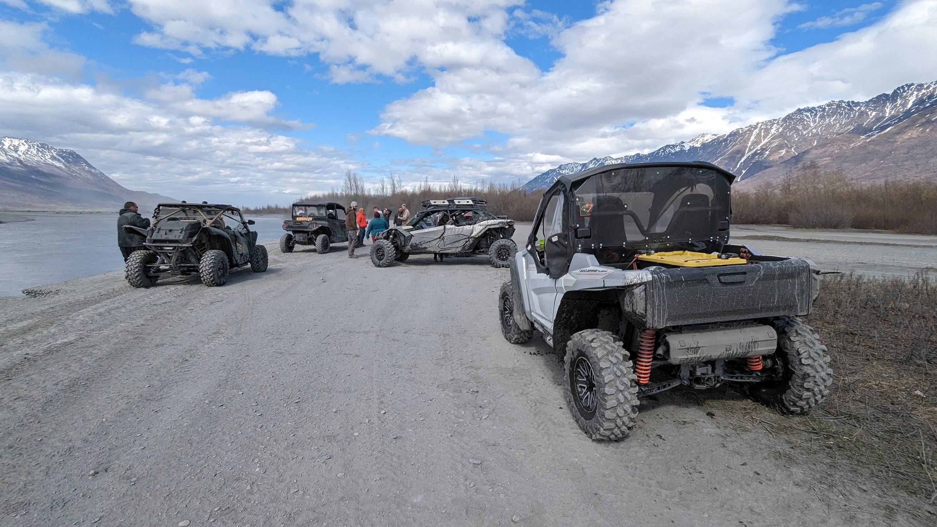 Jeep Gladiator Alaska Daily Drivers: Hydro Blue 80A and Bright White JTR PXL_20230514_202125470