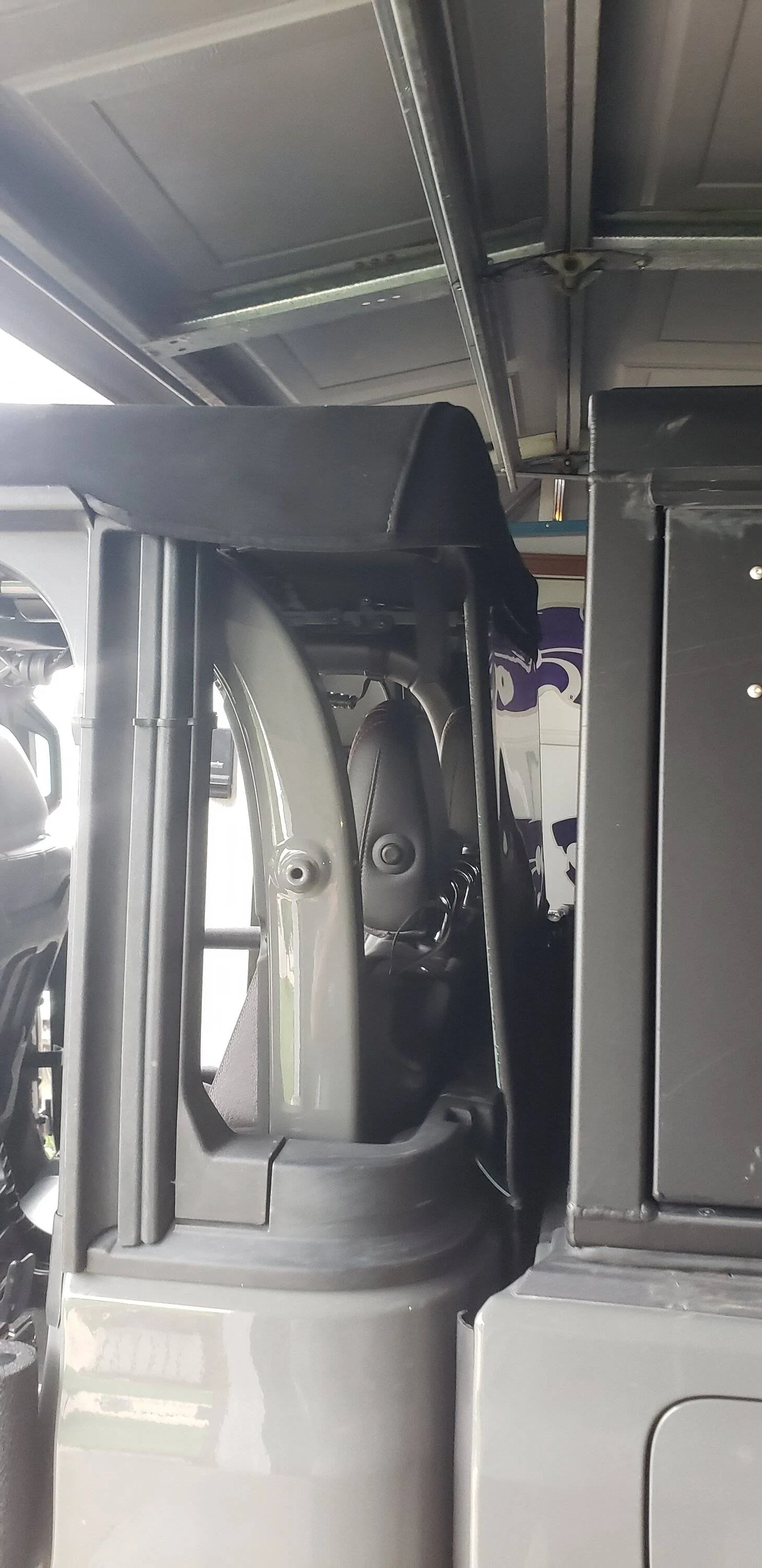 Jeep Gladiator Installing Soft Top with Alu-Cab. 20230514_175152