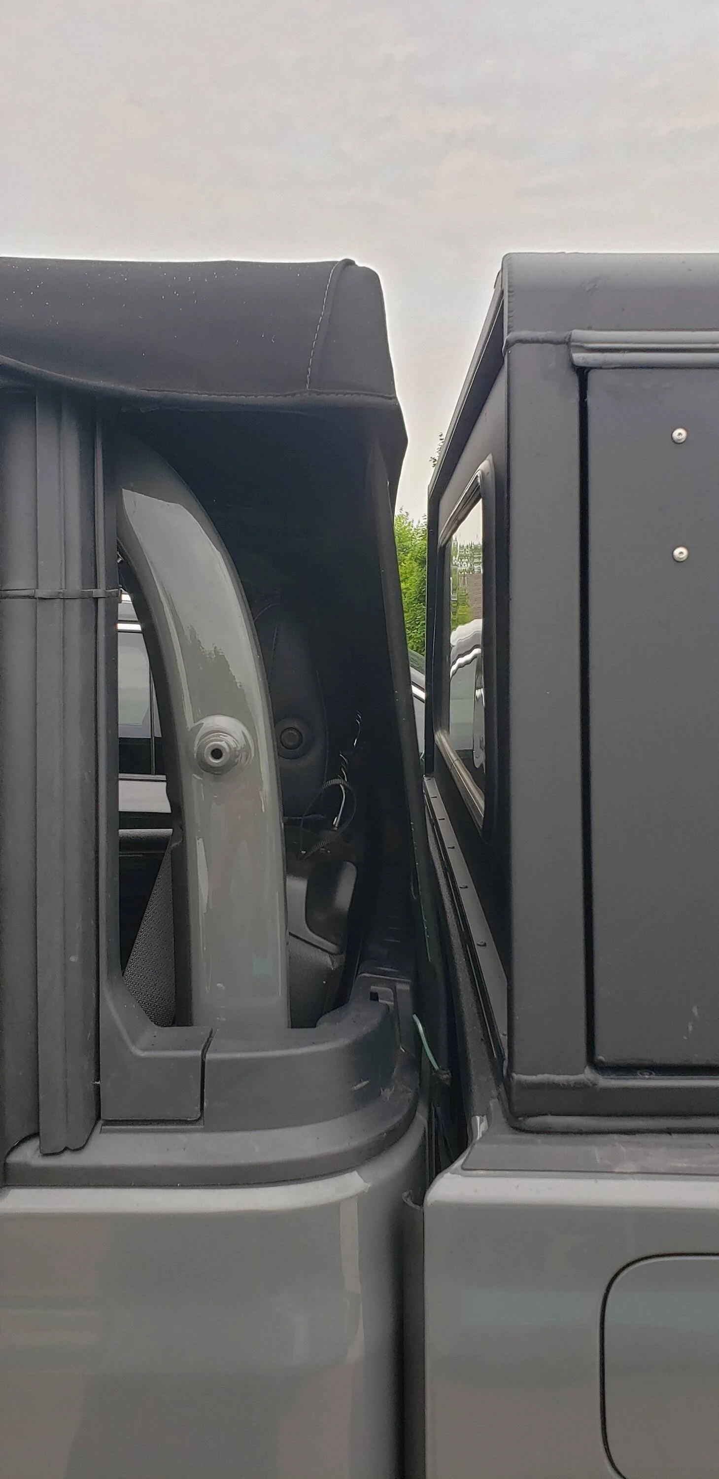 Jeep Gladiator Installing Soft Top with Alu-Cab. 20230514_181525