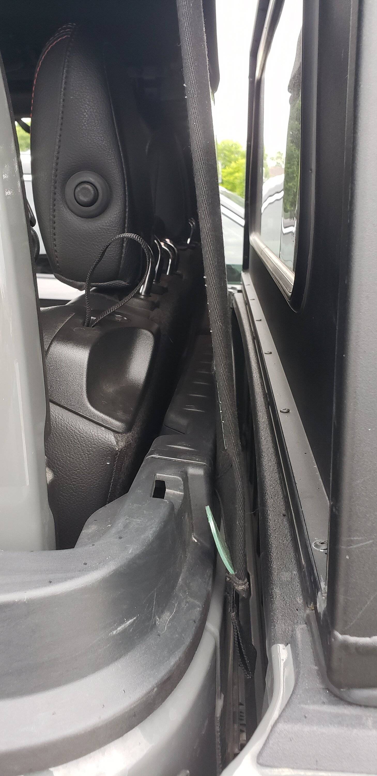 Jeep Gladiator Installing Soft Top with Alu-Cab. 20230514_181531