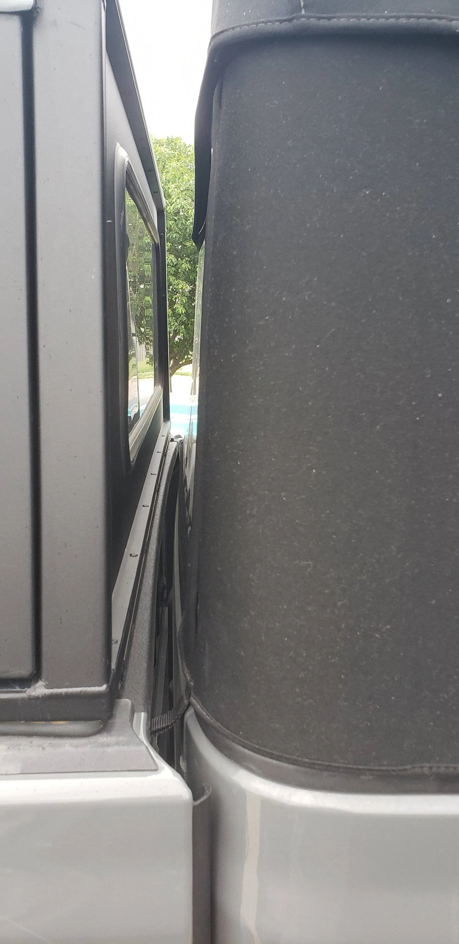 Jeep Gladiator Installing Soft Top with Alu-Cab. 20230514_181656