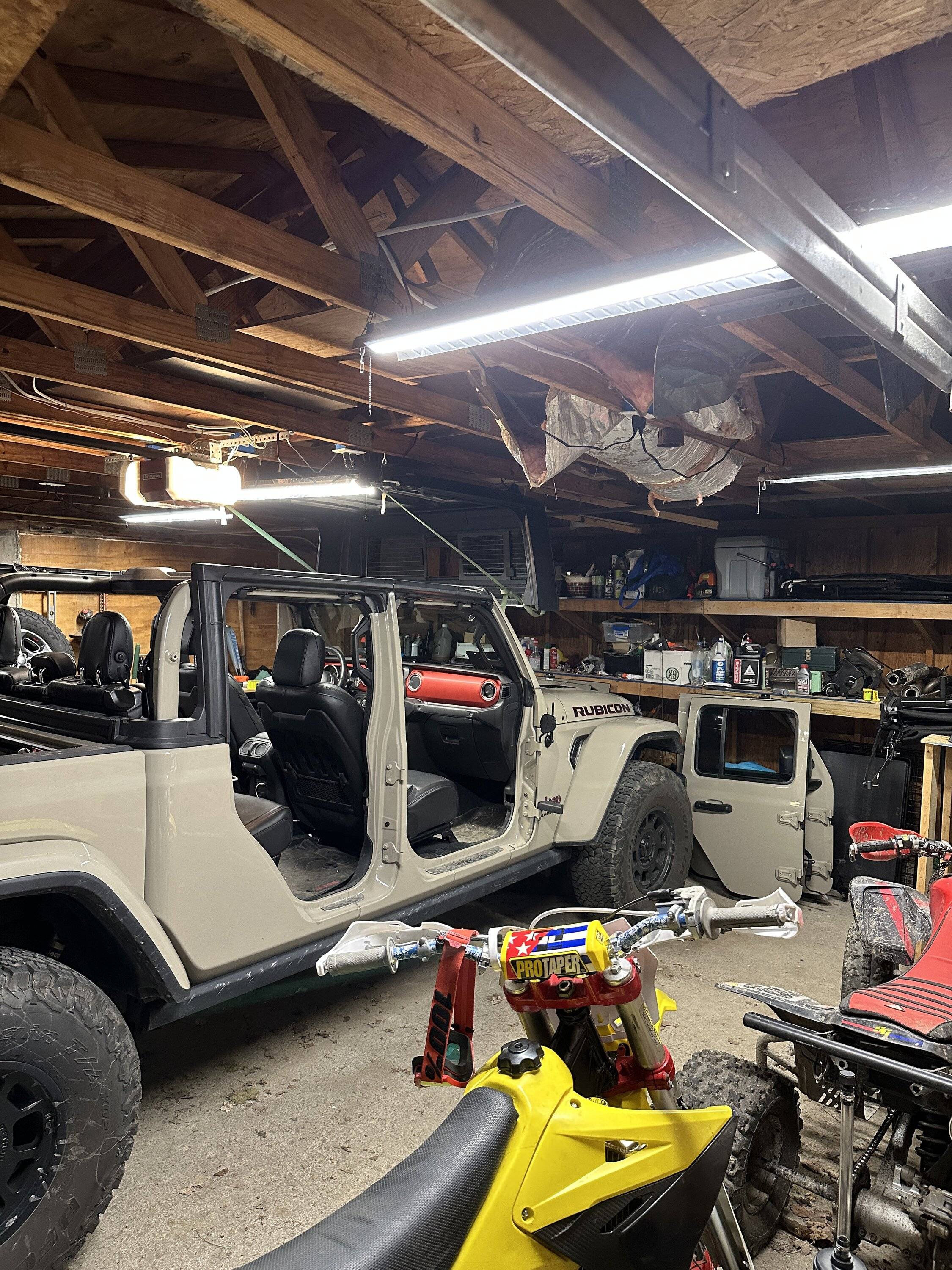 Jeep Gladiator Hard top storage 6AF9A0B9-E751-4CEB-ADA0-E9EFDCB1F2DD