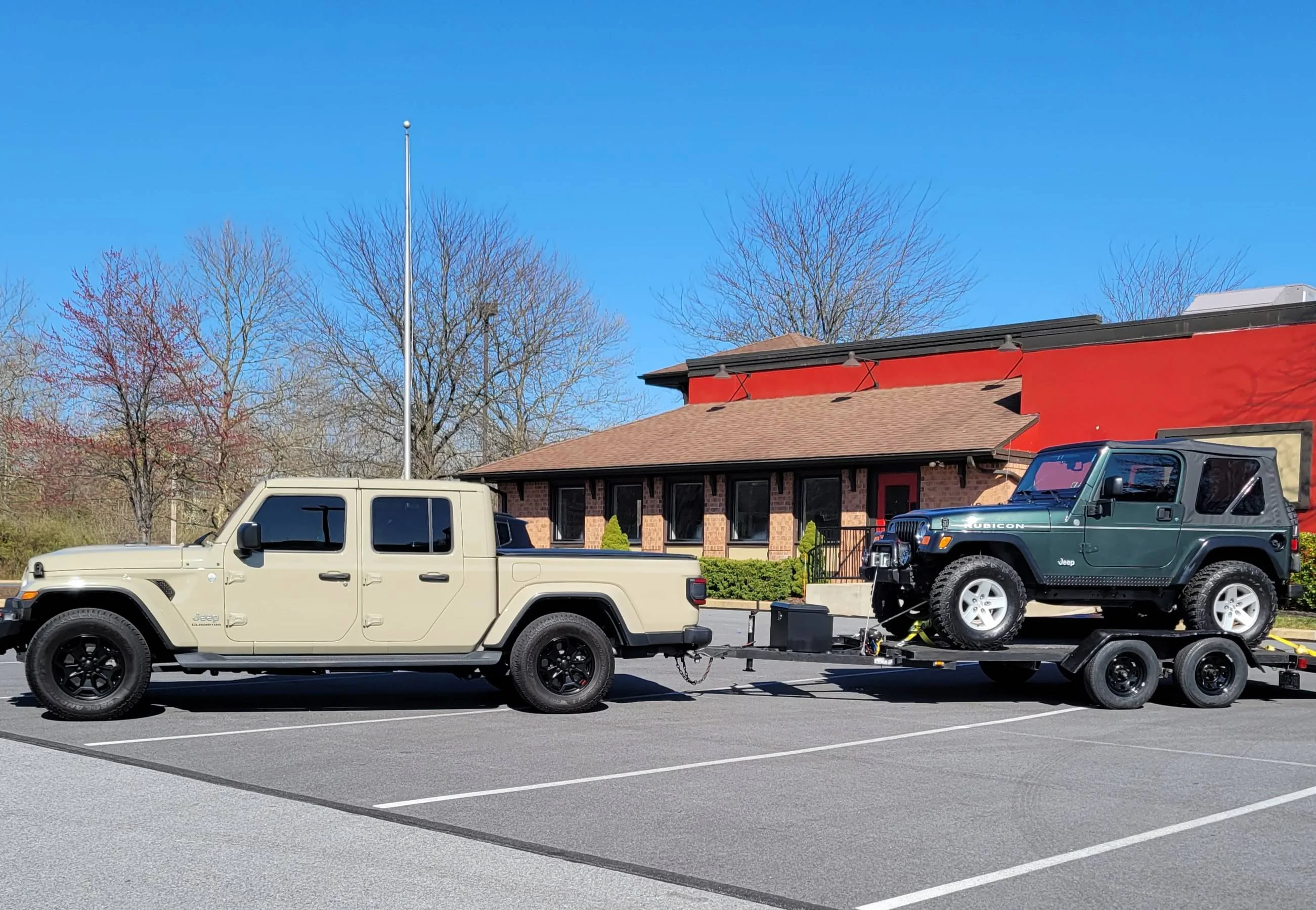 Jeep Gladiator Found a great trailer for Jeep hauling with JT original_c7cb323f-d184-440a-a8a8-7b3ff78e23fc_20230330_155138