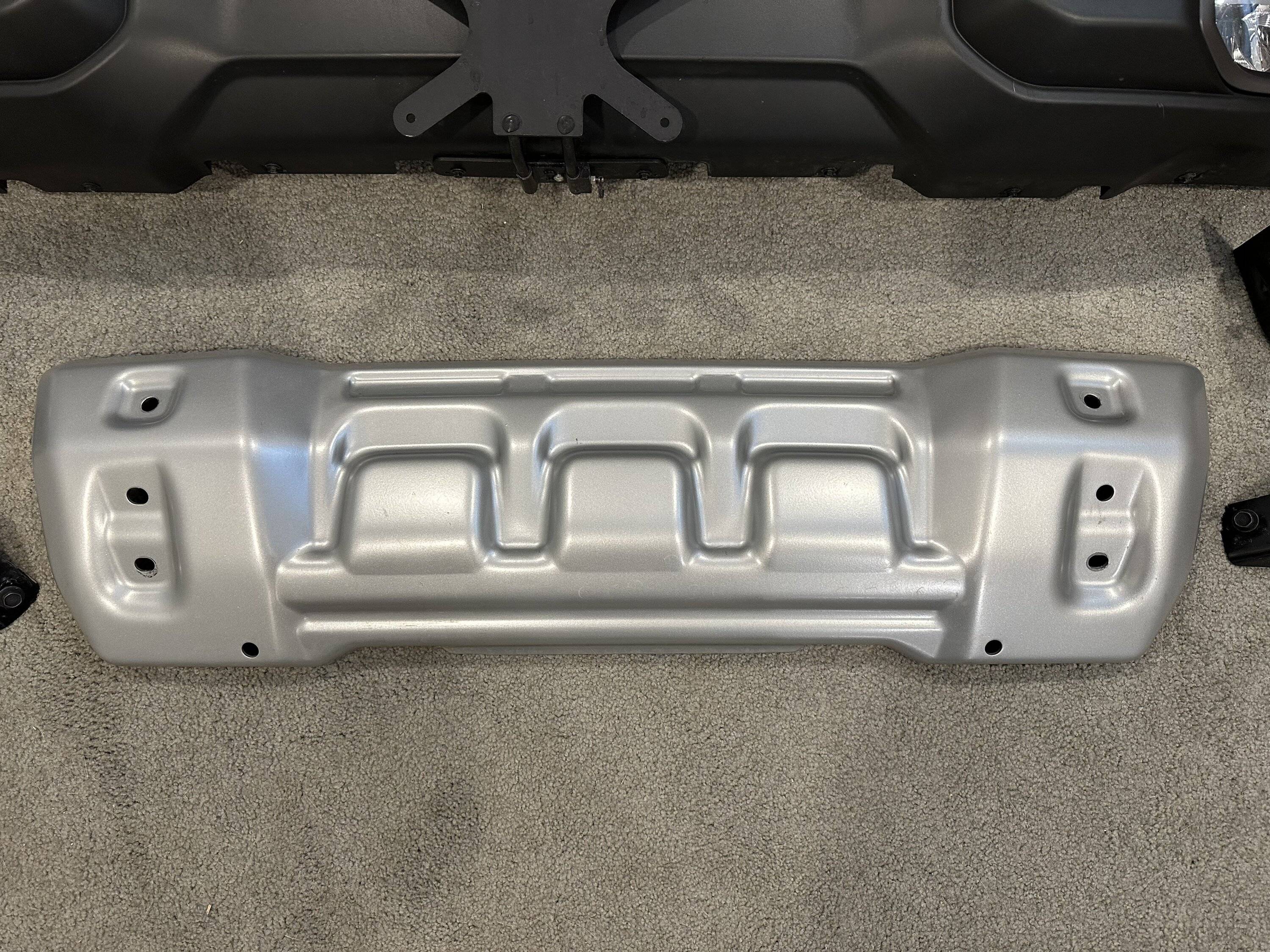 Jeep Gladiator 2021 Mojave Front Bumper w/ Red Hooks & Skid Plate (Take-Offs) IMG_2005