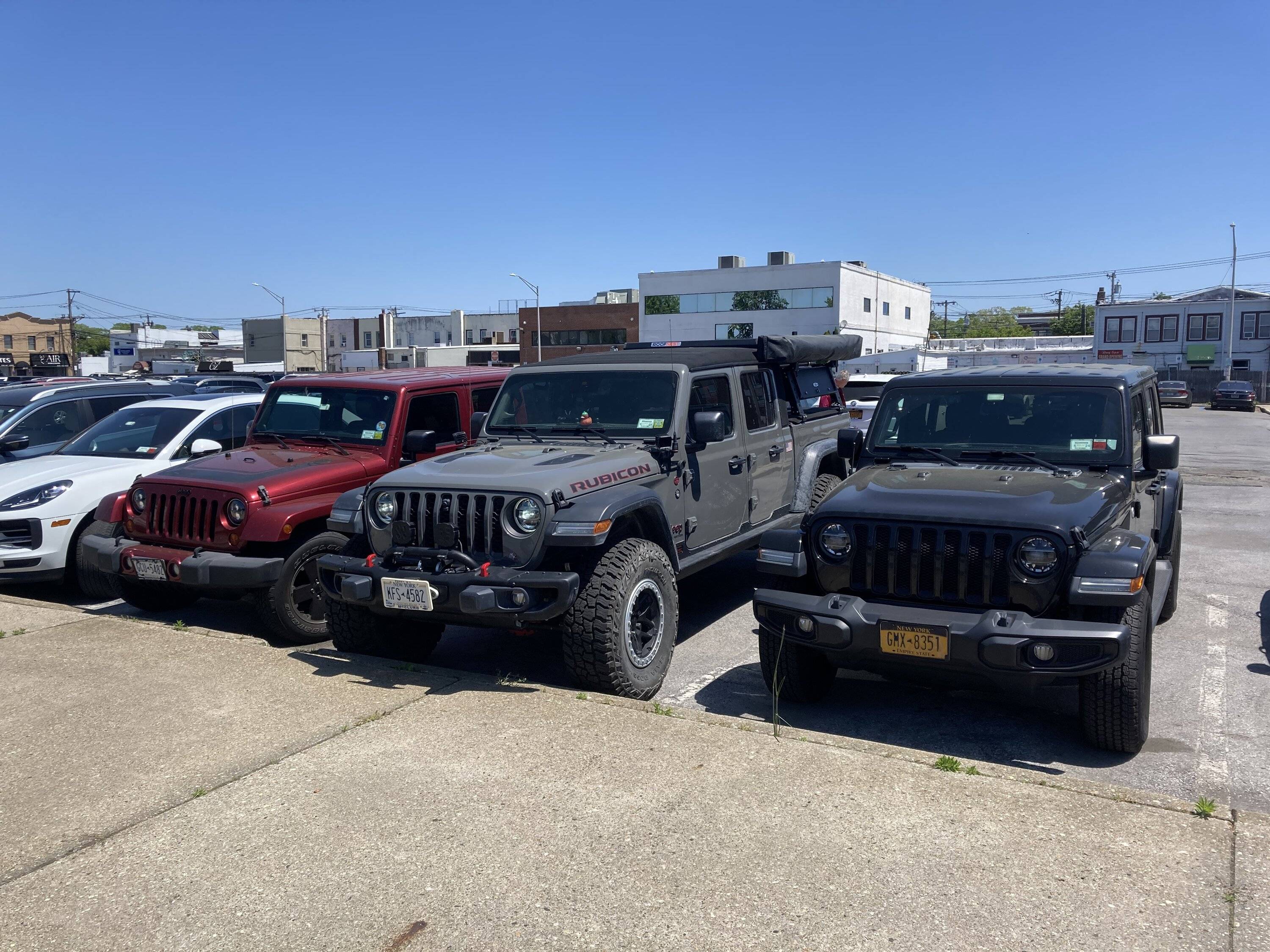 Jeep Gladiator Jeeps Parking Next To Jeeps IMG_3951