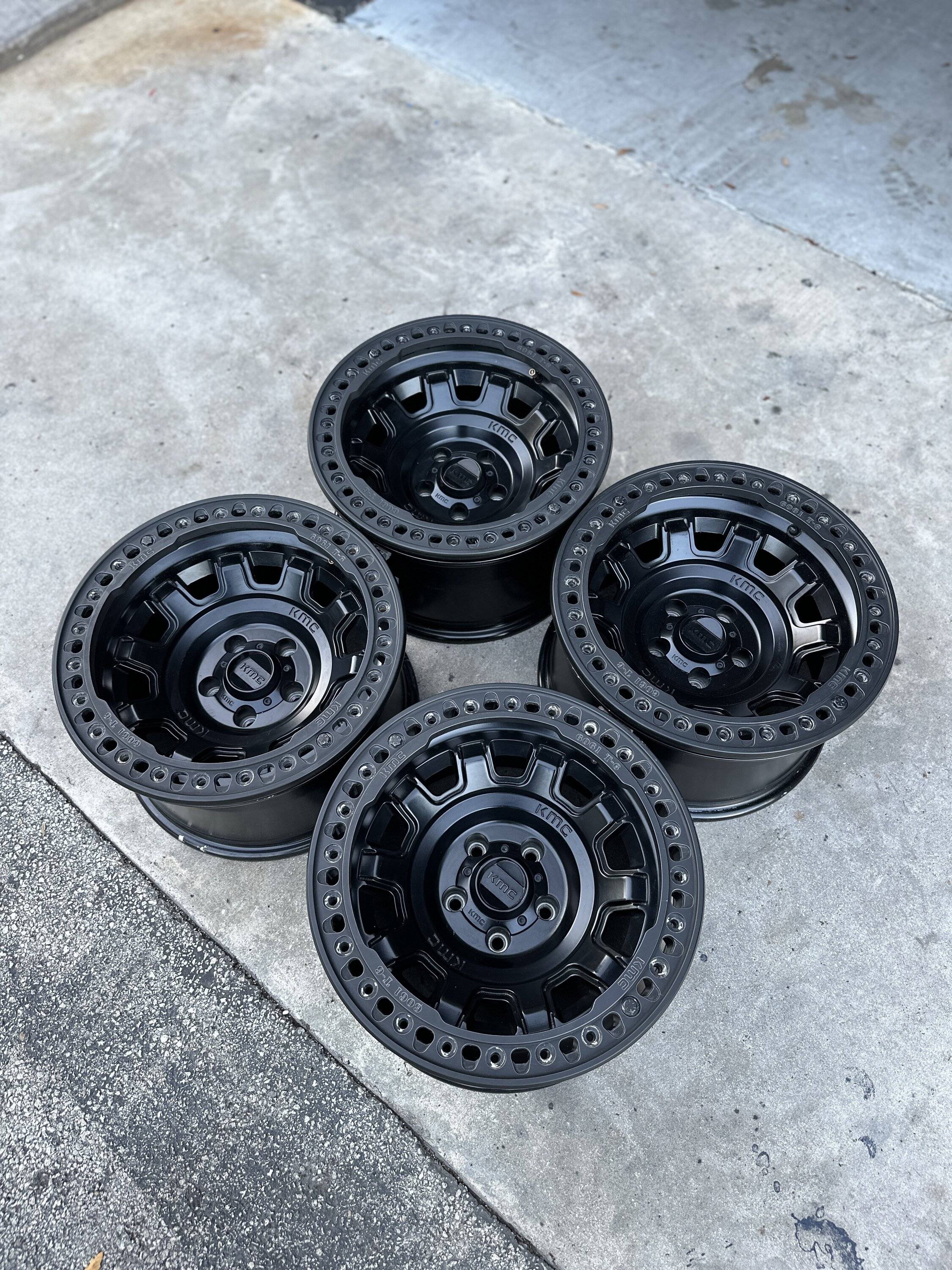 Jeep Gladiator WTS - KMC KM236 Tank Beadlock Wheel 17x9 5x5 -38mm Offset Black. Jeep JL Wrangler JT Gladiator IMG_6147.JPG