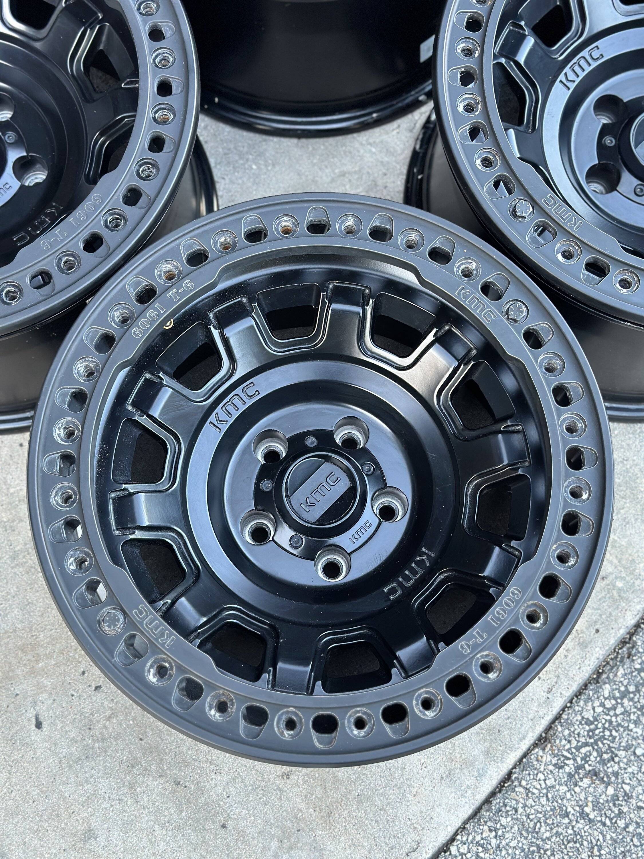 Jeep Gladiator WTS - KMC KM236 Tank Beadlock Wheel 17x9 5x5 -38mm Offset Black. Jeep JL Wrangler JT Gladiator IMG_6149.JPG