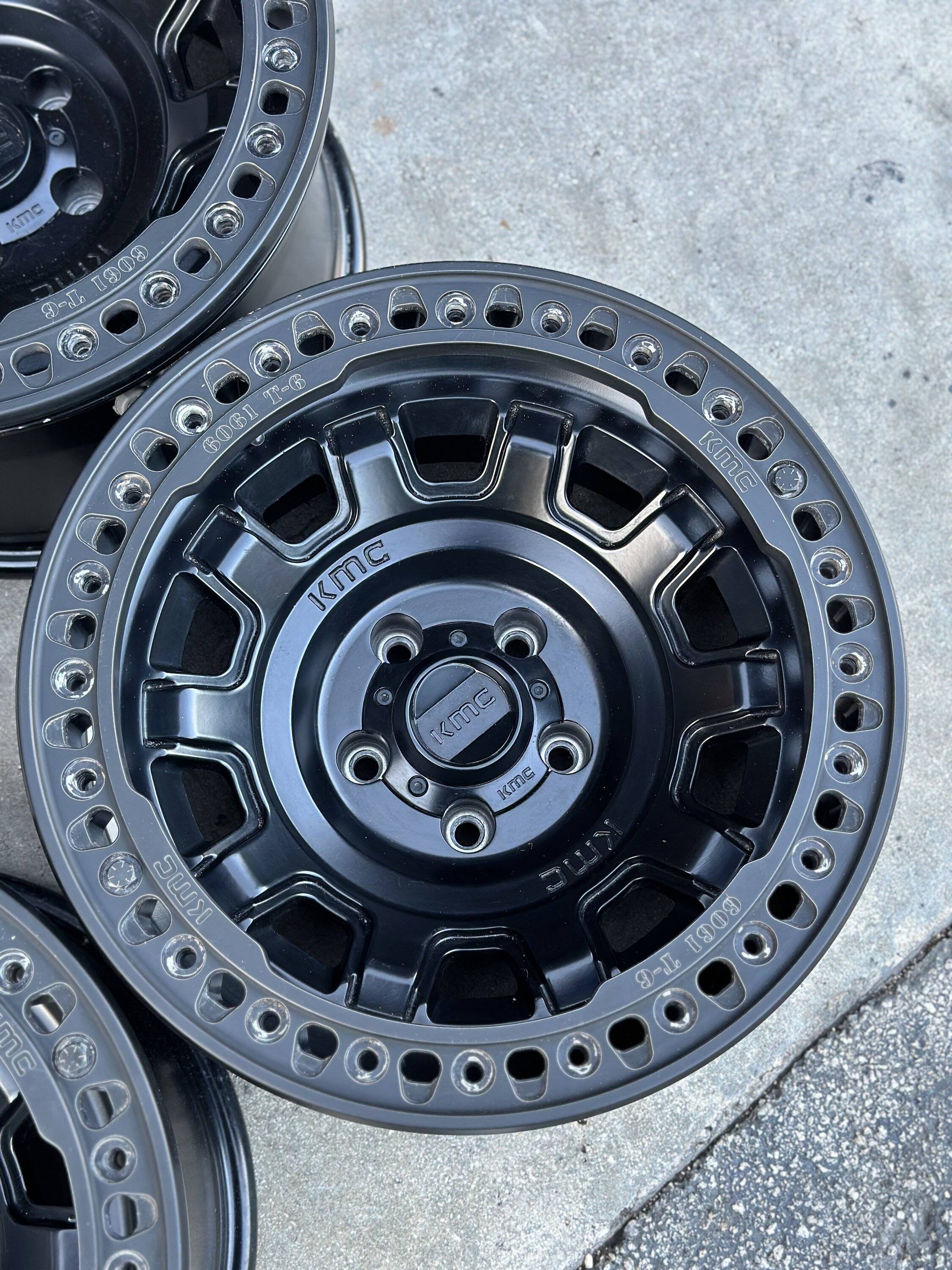 Jeep Gladiator WTS - KMC KM236 Tank Beadlock Wheel 17x9 5x5 -38mm Offset Black. Jeep JL Wrangler JT Gladiator IMG_6150.JPG