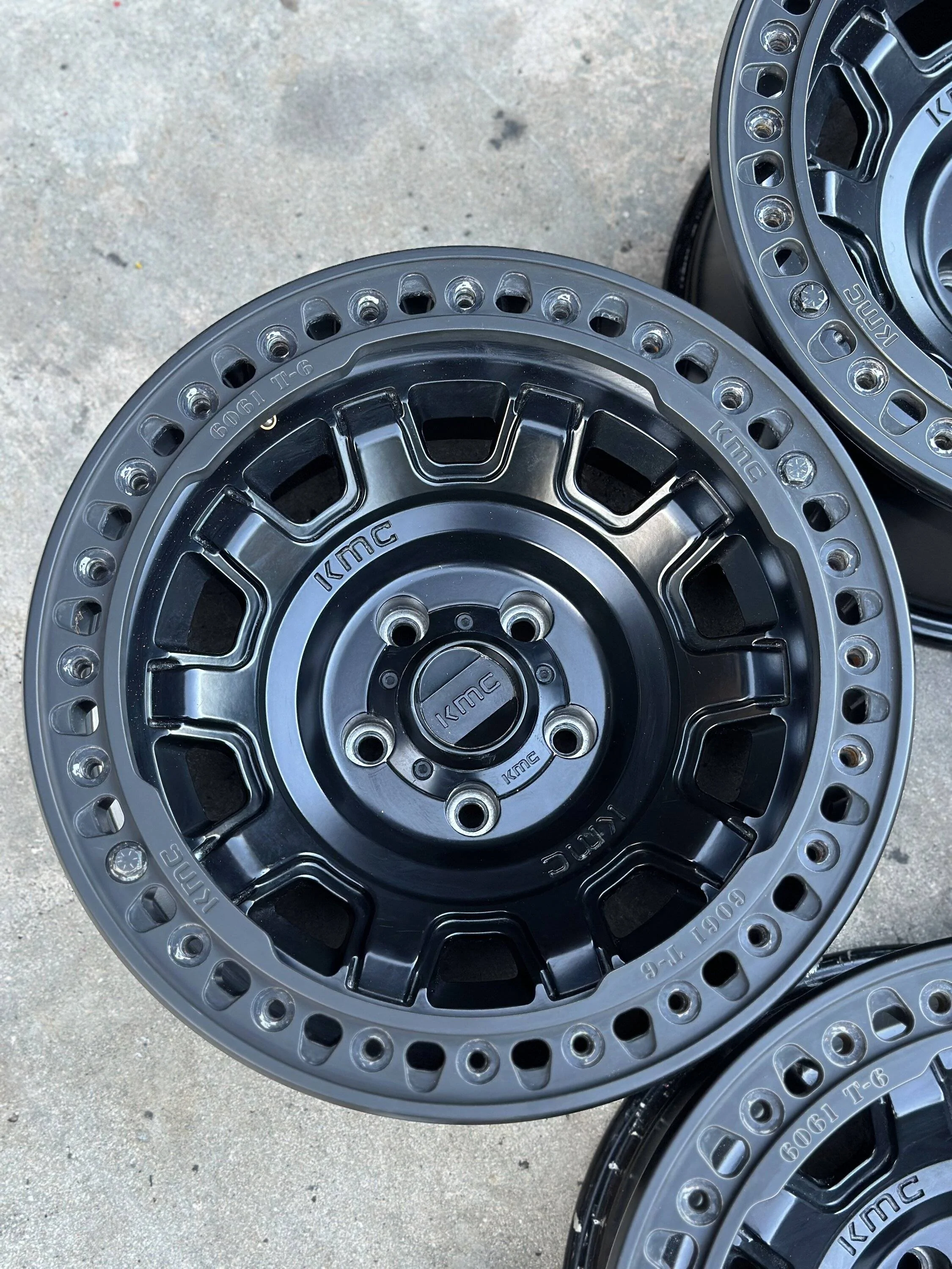 Jeep Gladiator WTS - KMC KM236 Tank Beadlock Wheel 17x9 5x5 -38mm Offset Black. Jeep JL Wrangler JT Gladiator IMG_6151