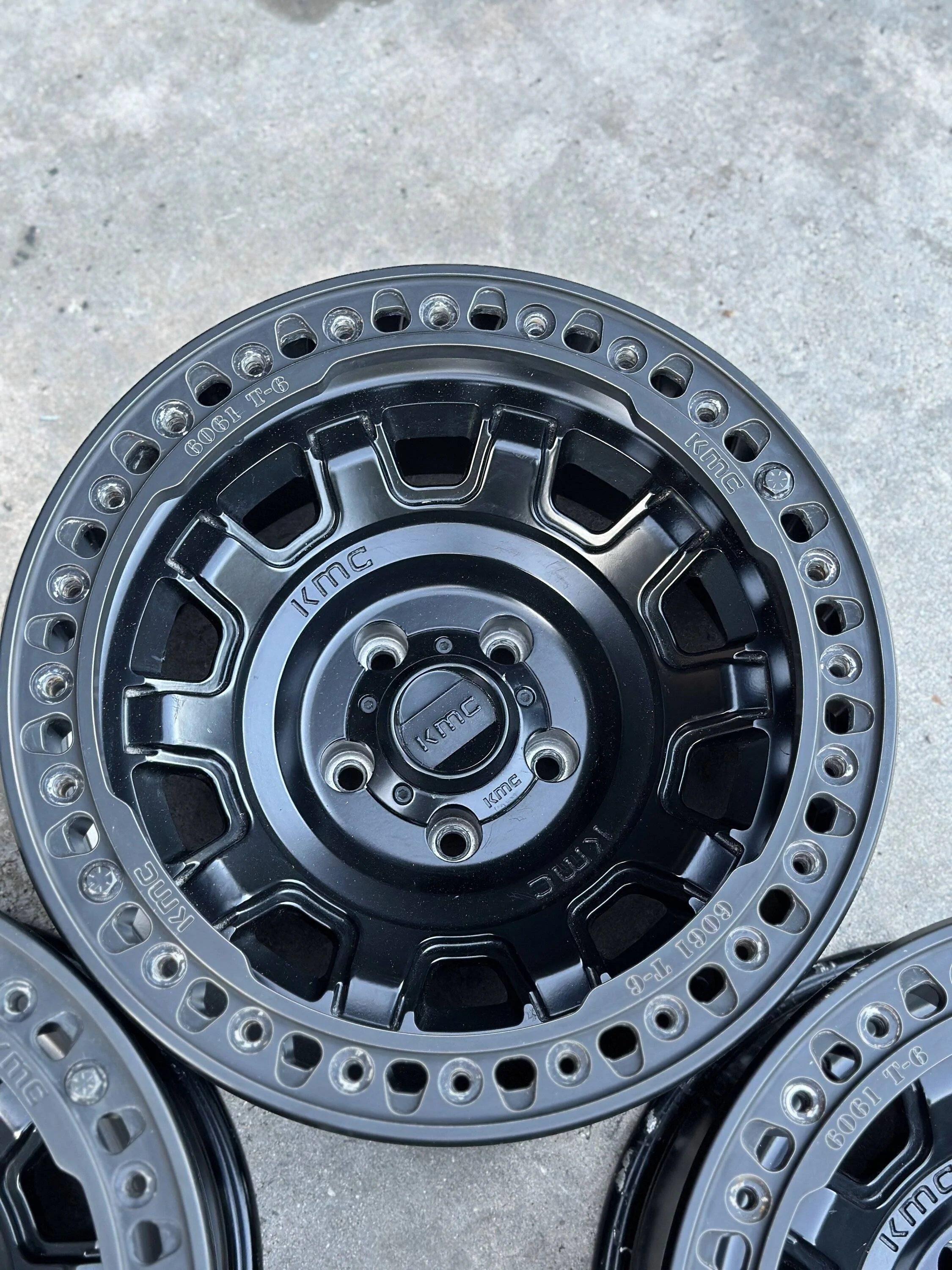 Jeep Gladiator WTS - KMC KM236 Tank Beadlock Wheel 17x9 5x5 -38mm Offset Black. Jeep JL Wrangler JT Gladiator IMG_6152