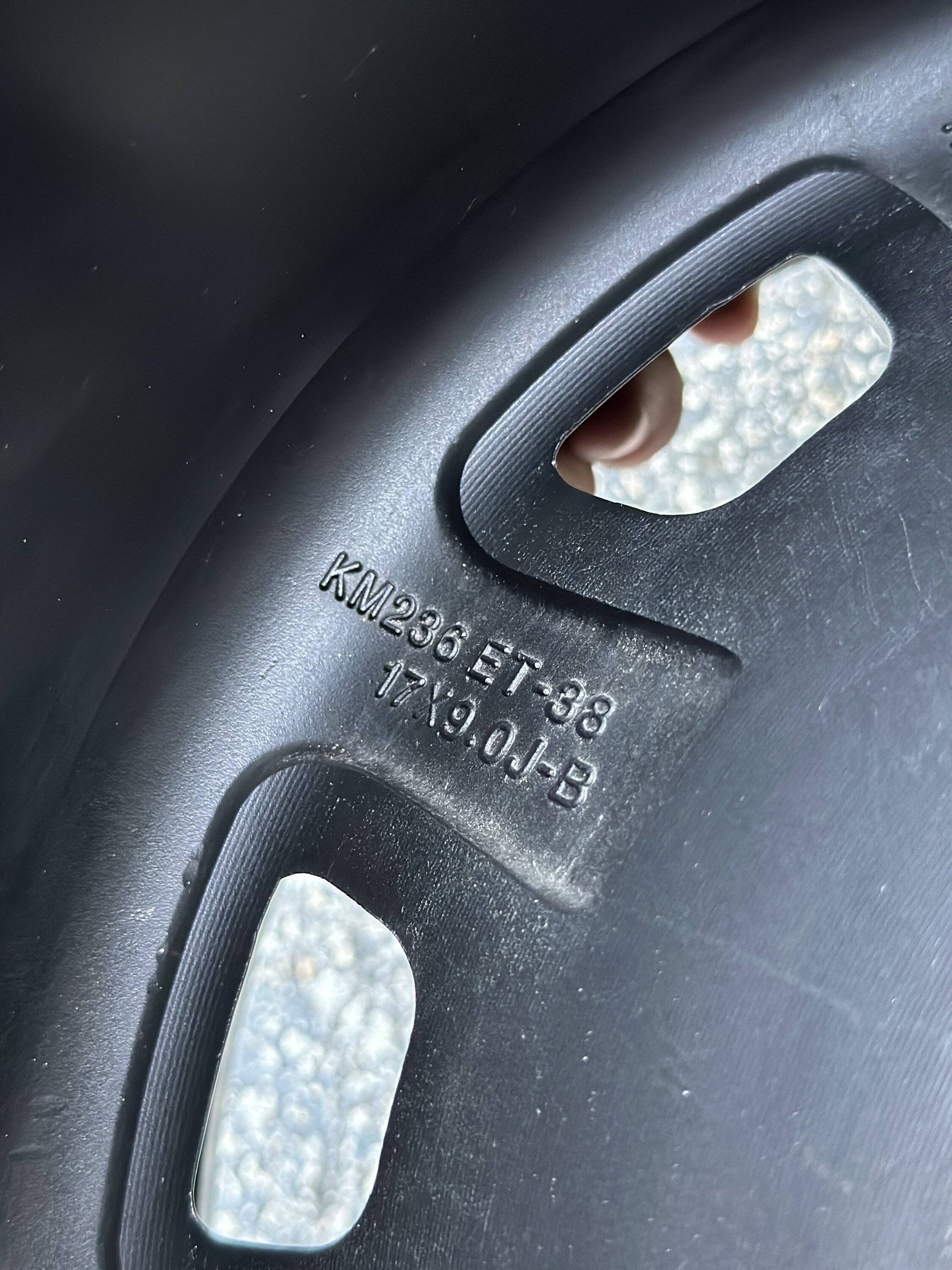 Jeep Gladiator WTS - KMC KM236 Tank Beadlock Wheel 17x9 5x5 -38mm Offset Black. Jeep JL Wrangler JT Gladiator IMG_6153.JPG