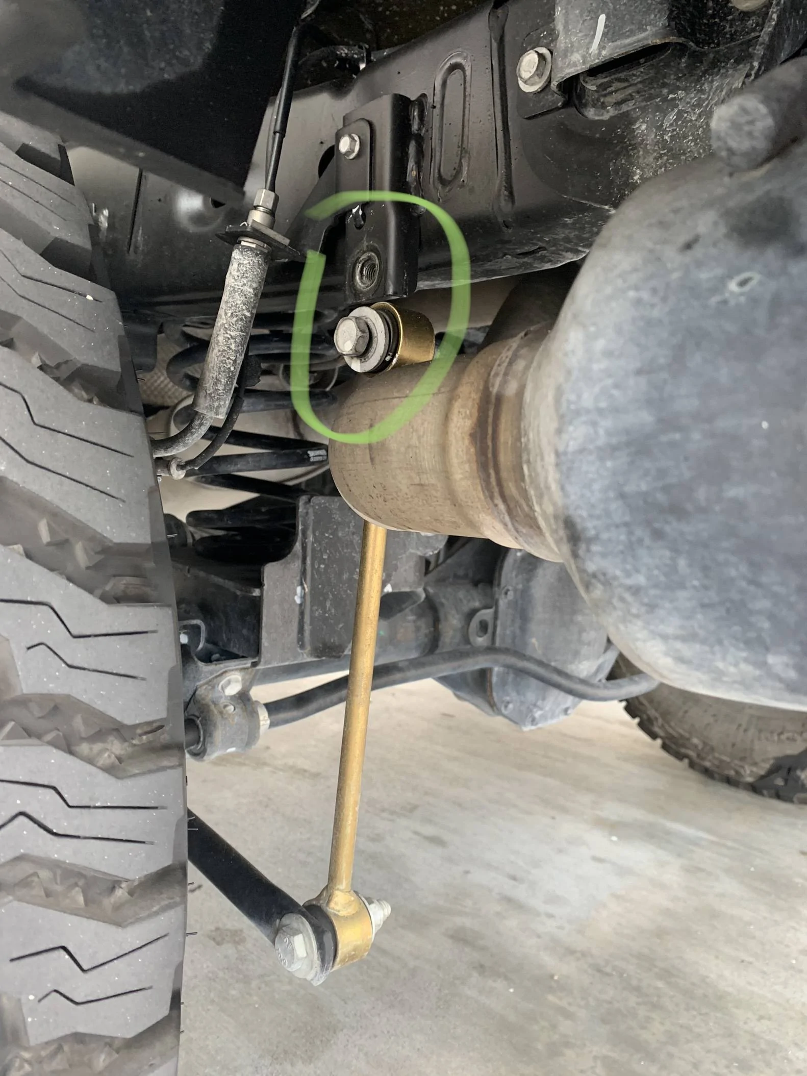 Jeep Gladiator Help identify this part? Sway bar end links missing bolt C0CBC1EA-0240-4665-939F-CC7283005687