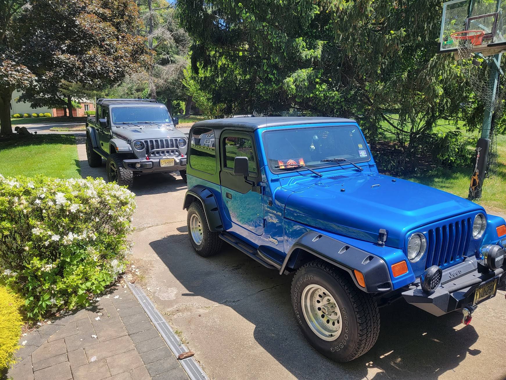Jeep Gladiator TJ owner thinking about moving on to a JT - input wanted. 08C1B965-86BB-4AF4-9921-F4E3E89C6D8C