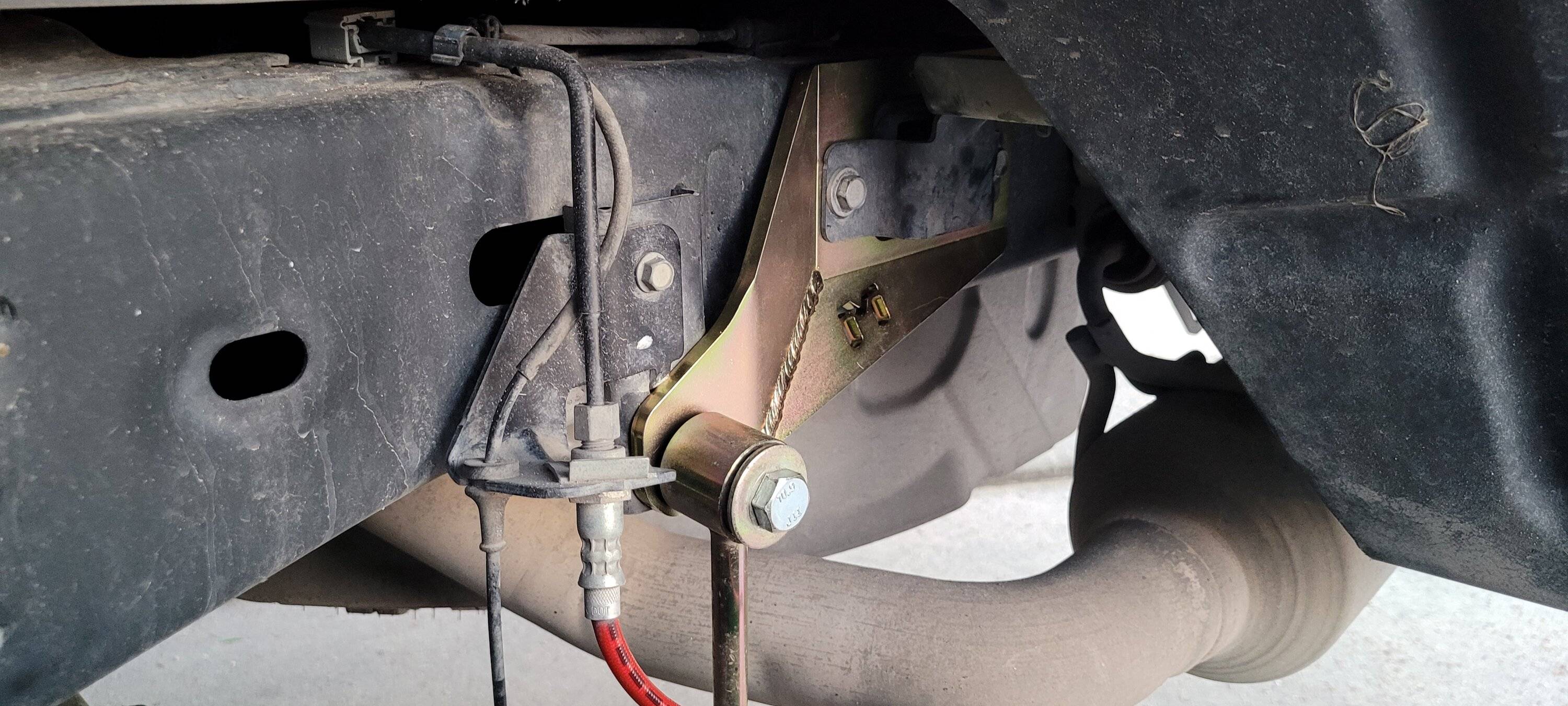 Jeep Gladiator Help identify this part? Sway bar end links missing bolt 20230517_201042