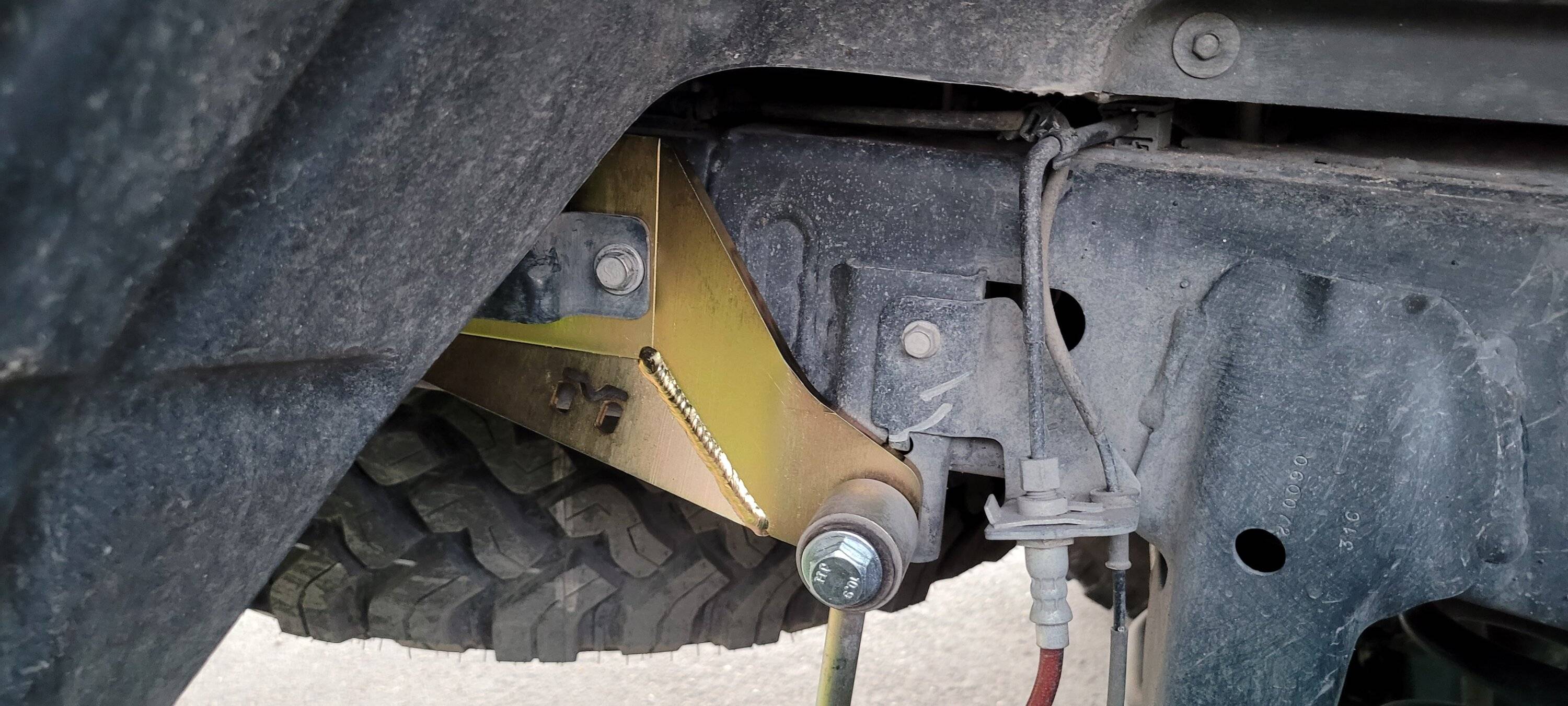 Jeep Gladiator Help identify this part? Sway bar end links missing bolt 20230517_201030