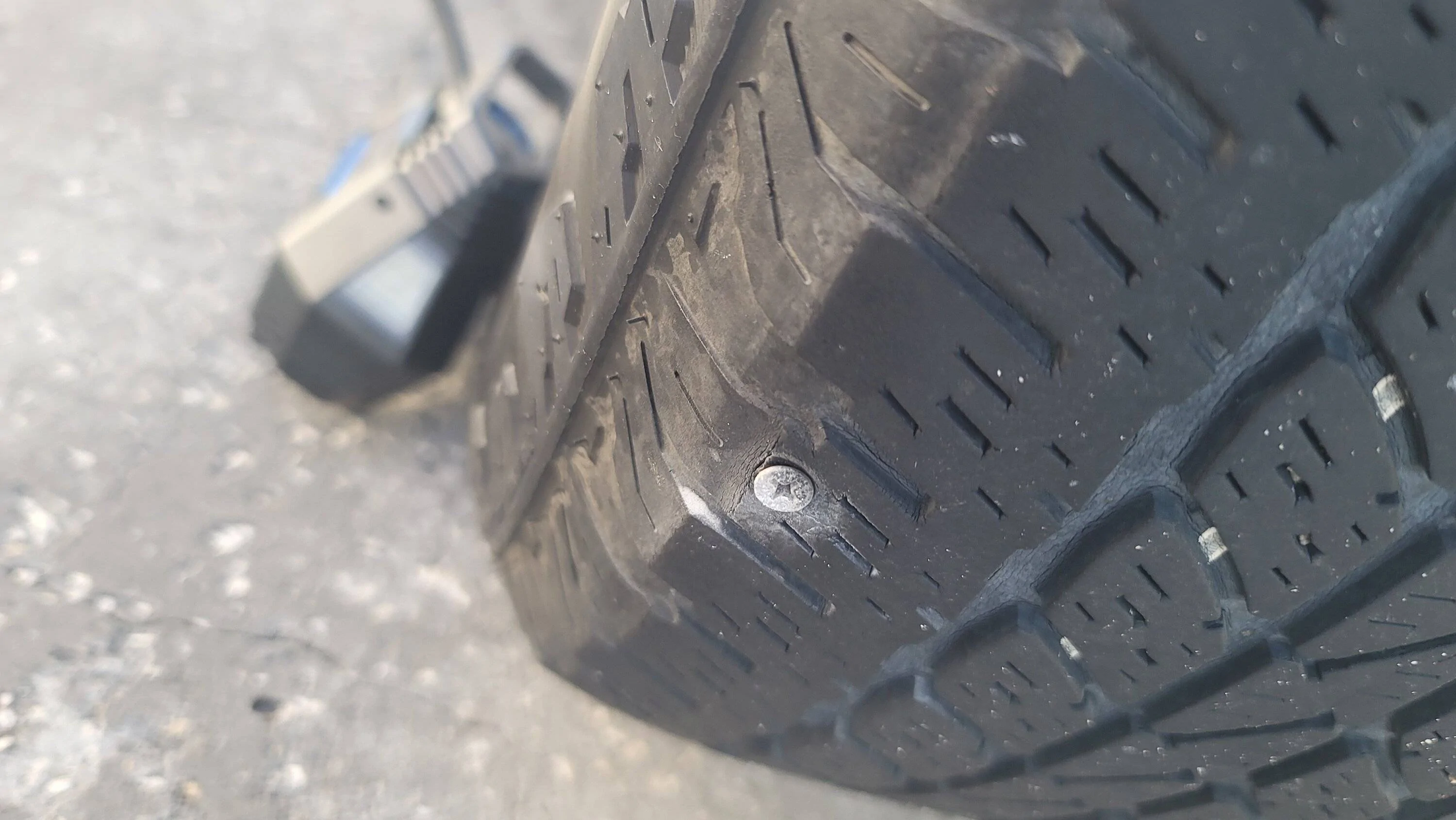 Jeep Gladiator And today became new tire day. 20230520_075244