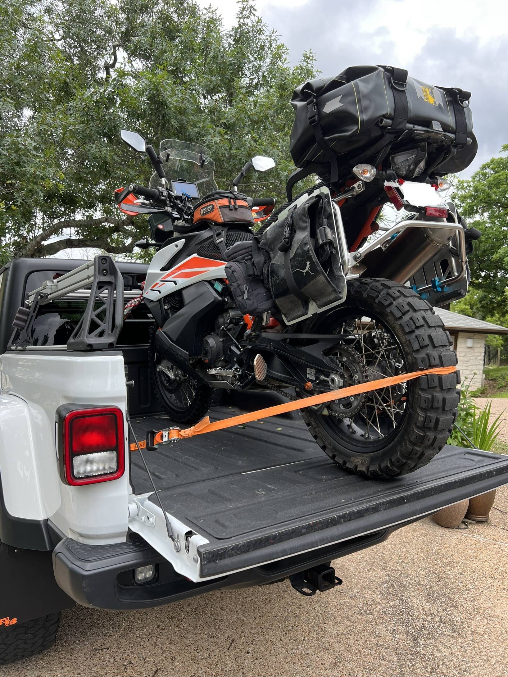 Jeep Gladiator Motorcycle riders? What do you ride? Pic/Info Thread! IMG_3143