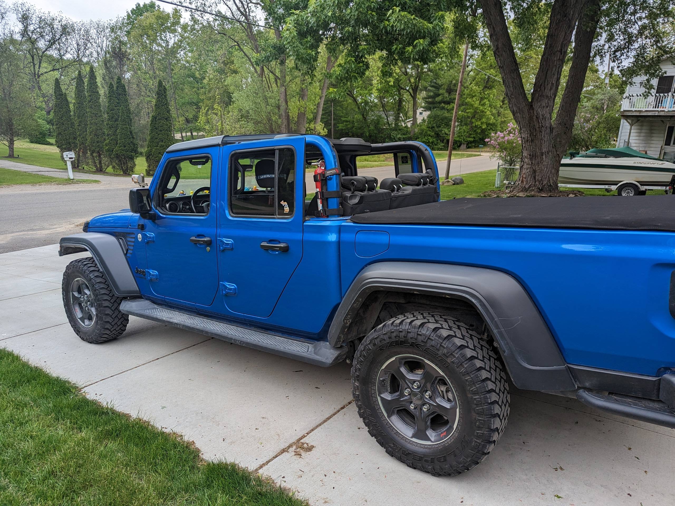 Jeep Gladiator Wondering if a top mod exists PXL_20230520_160039406