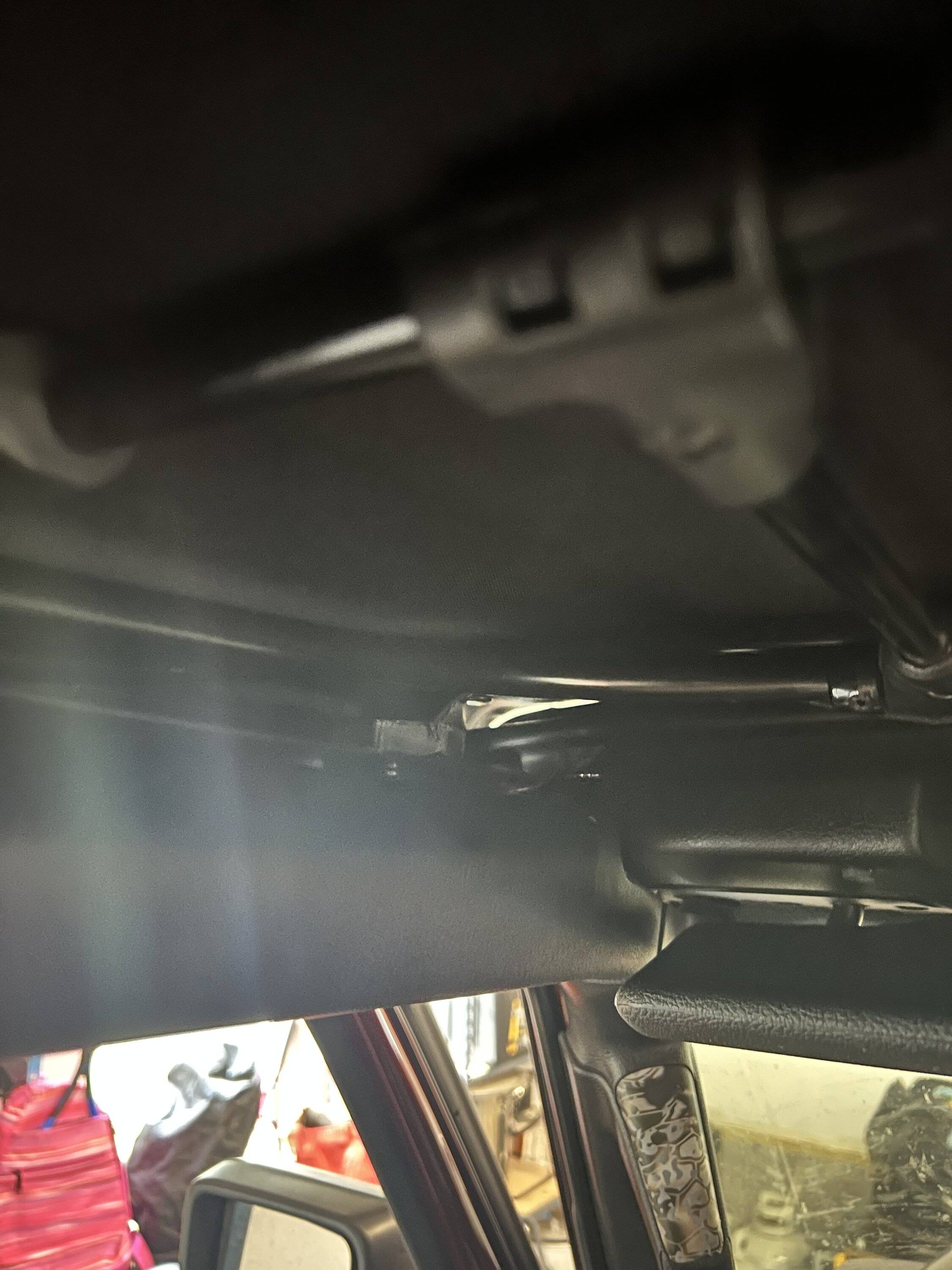 Jeep Gladiator Voyager soft top adjustment. 5327704C-9F1B-46D6-B3C5-48B302B18A19