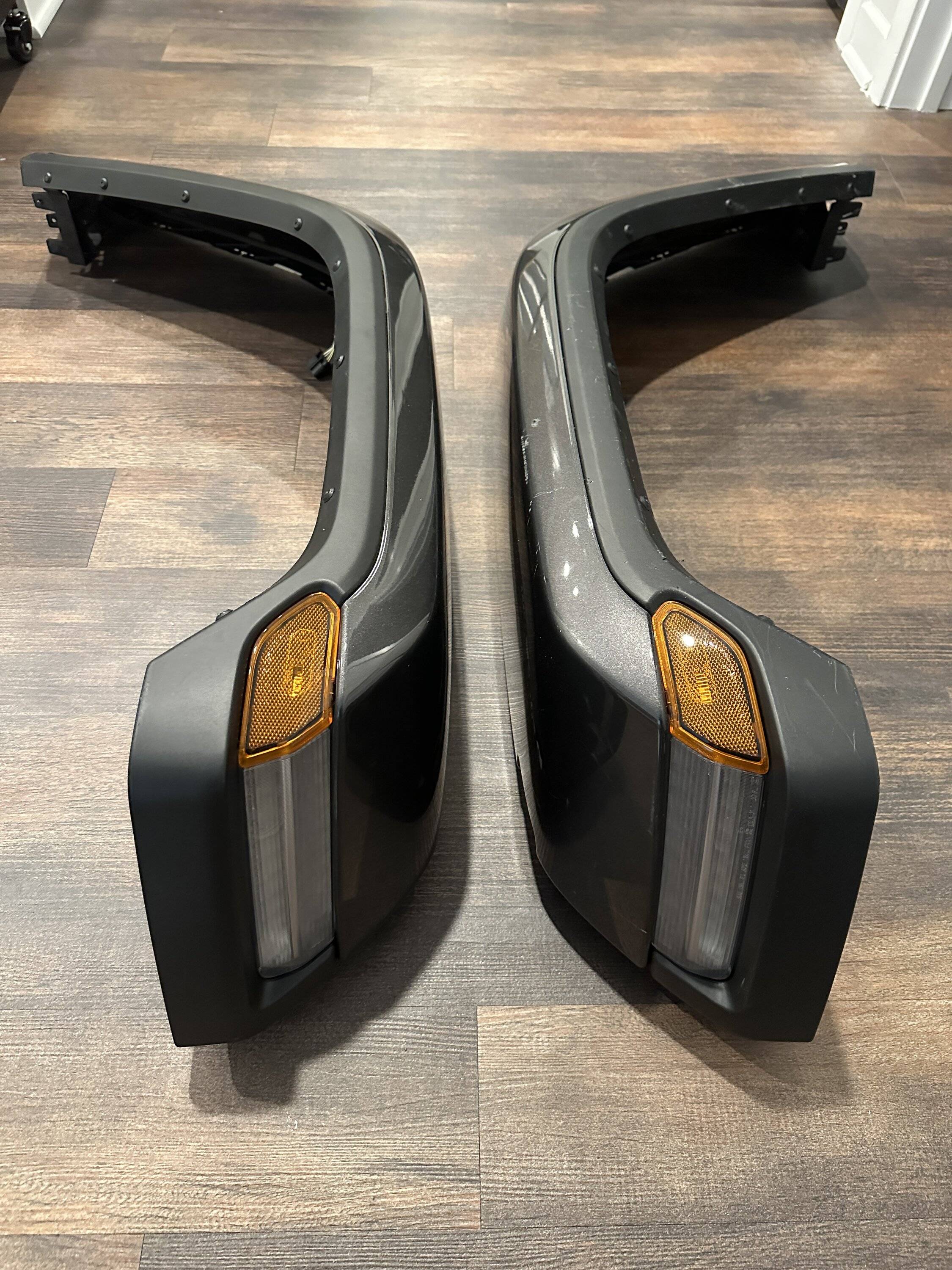 Jeep Gladiator Paint-Matched Factory Fenders in Granite Crystal (front) ACE296CF-2BFF-4327-8529-D4DAC8F85986