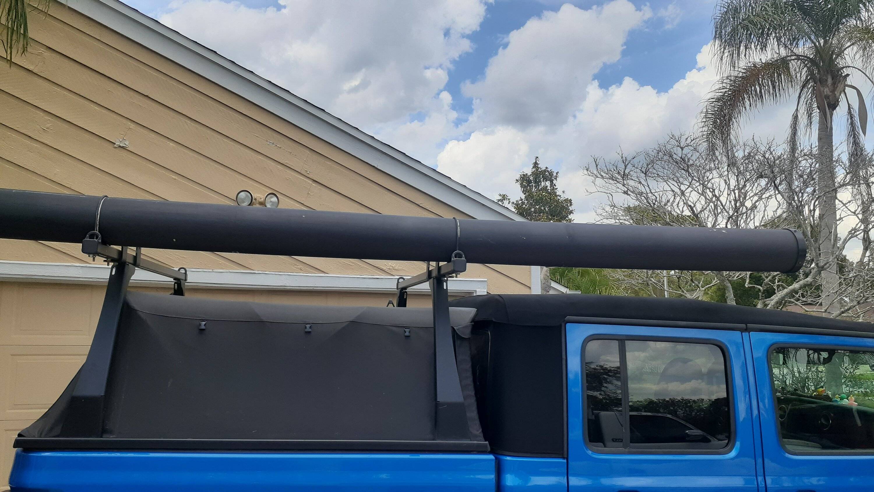 Jeep Gladiator Bedrack over Softopper 20230521_150909