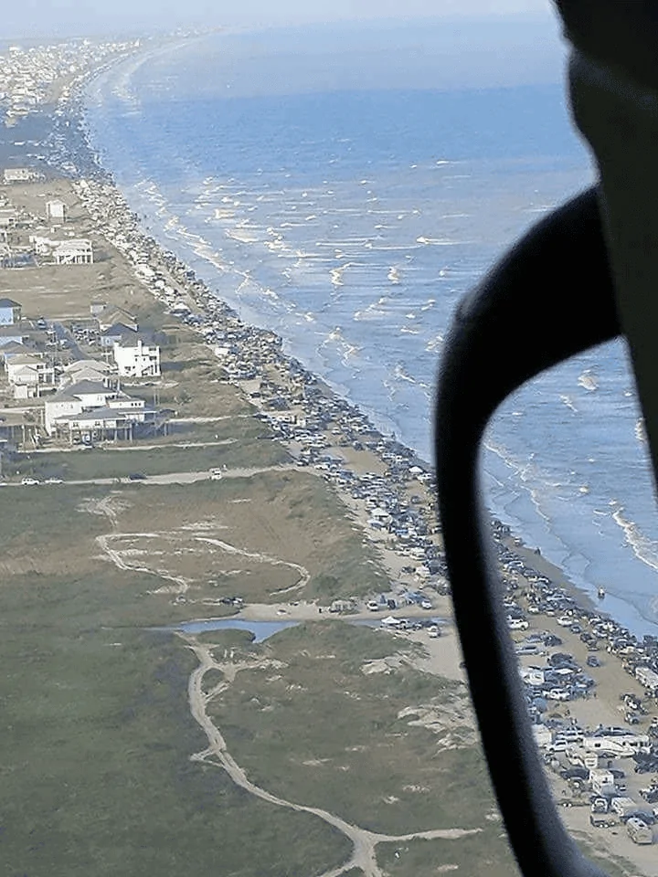 Jeep Gladiator Public drunkenness, disorderly conduct leads to 233 arrests at annual Jeep Weekend in Galveston Texas. 50+ people rushed to hospital 1684845310026