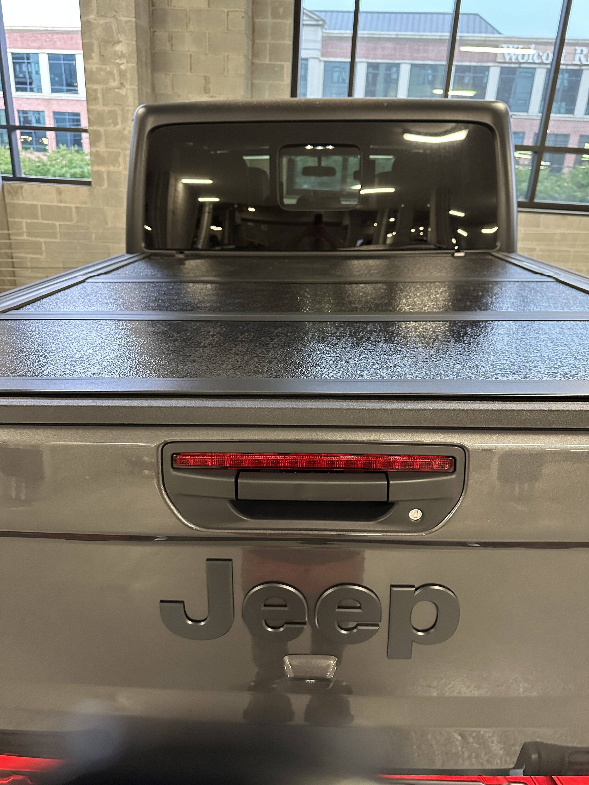 Jeep Gladiator Takeoff Bed with Rubicon Steel Bumper, Oracle Tail Lights, Tri-Fold Hard Tonneau Cover, Rugged Ridge Swing case 37043672-5915-4966-A8D9-FF07A1C4D7A1