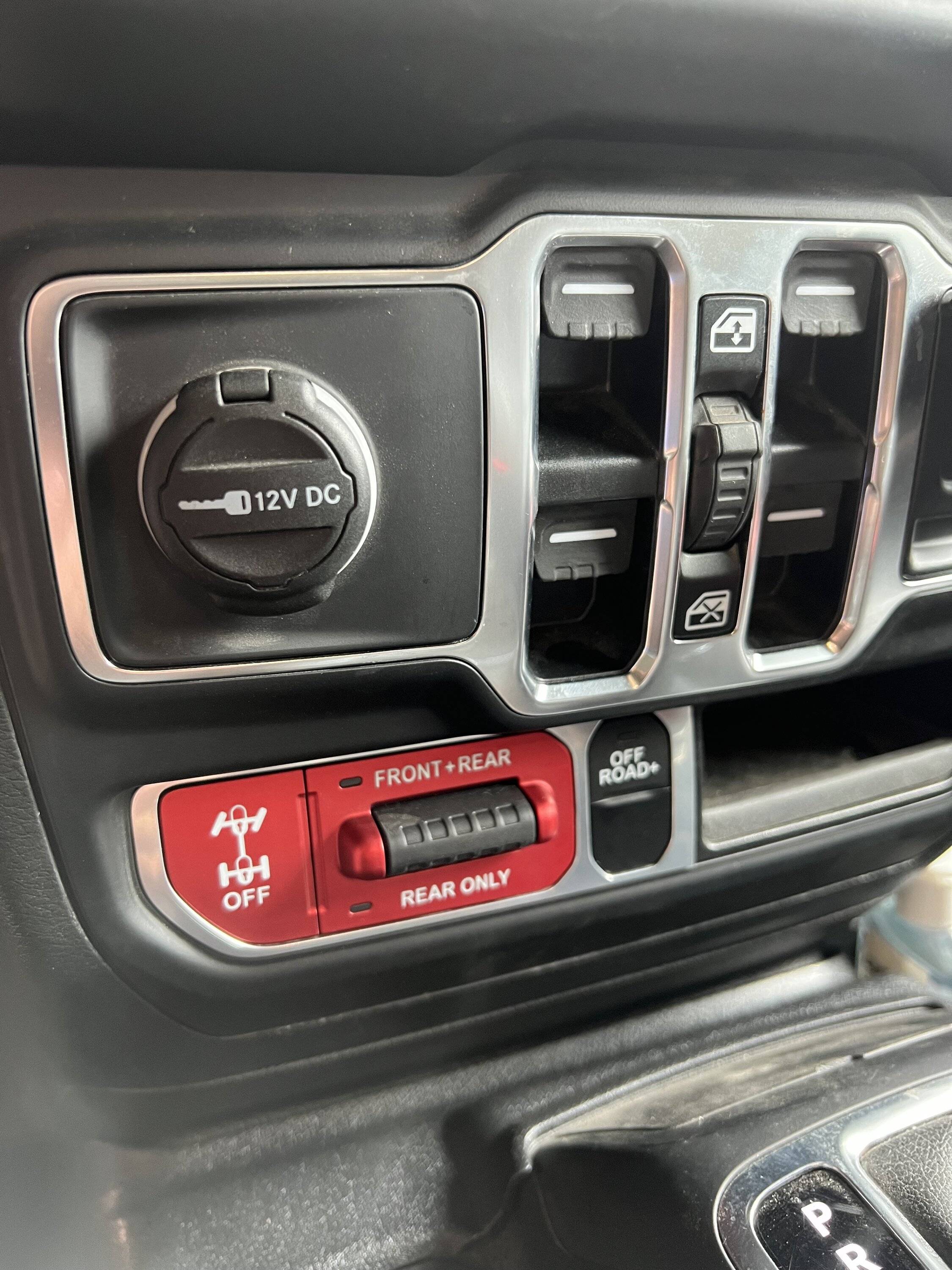 Jeep Gladiator Mojave front locker using Rubicon switch. IMG_5457[1].JPG