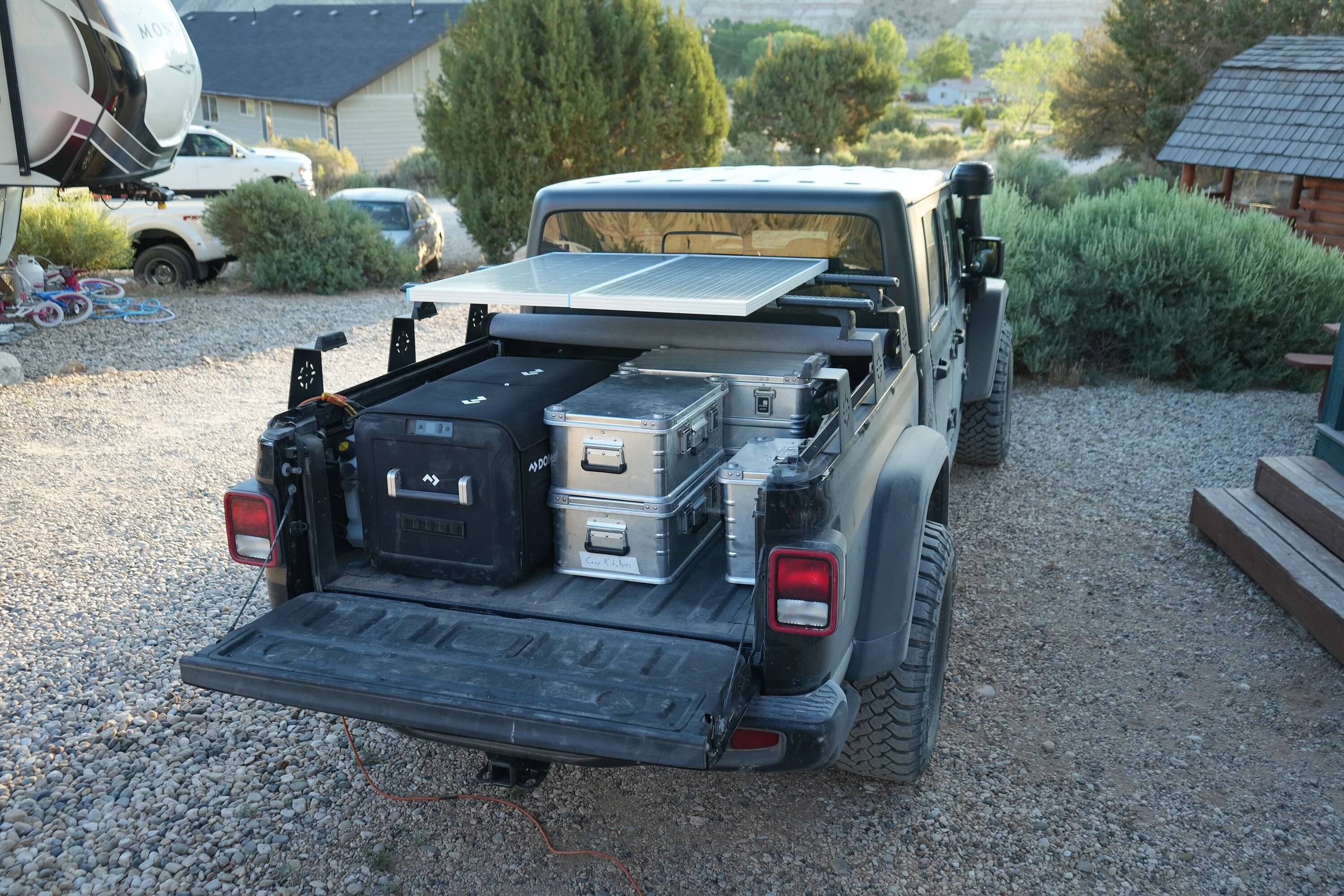 Jeep Gladiator Solar panels DSC02484