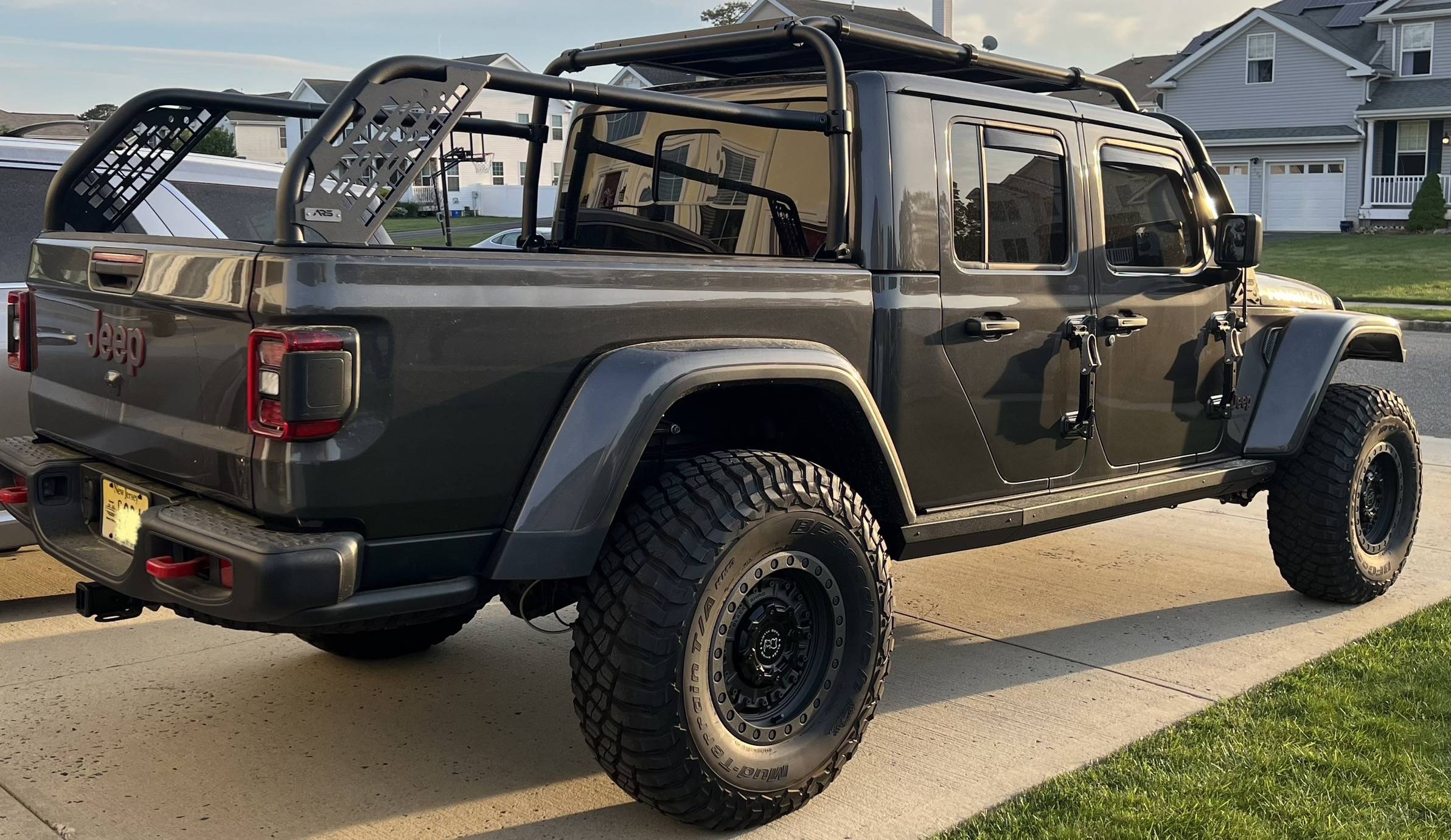 Jeep Gladiator KC Hilights 50" Pro6 Gravity on Adventure Rack Systems Front Hoop? IMG_4101