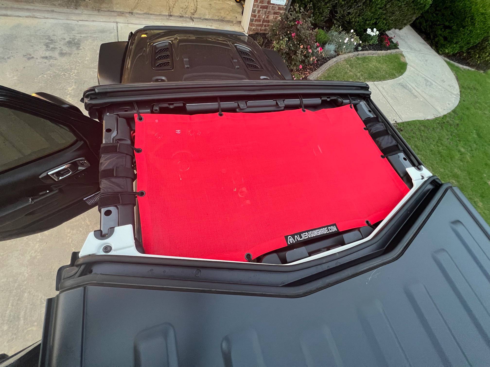 Jeep Gladiator Added the Alien front sunshade sunshadeto