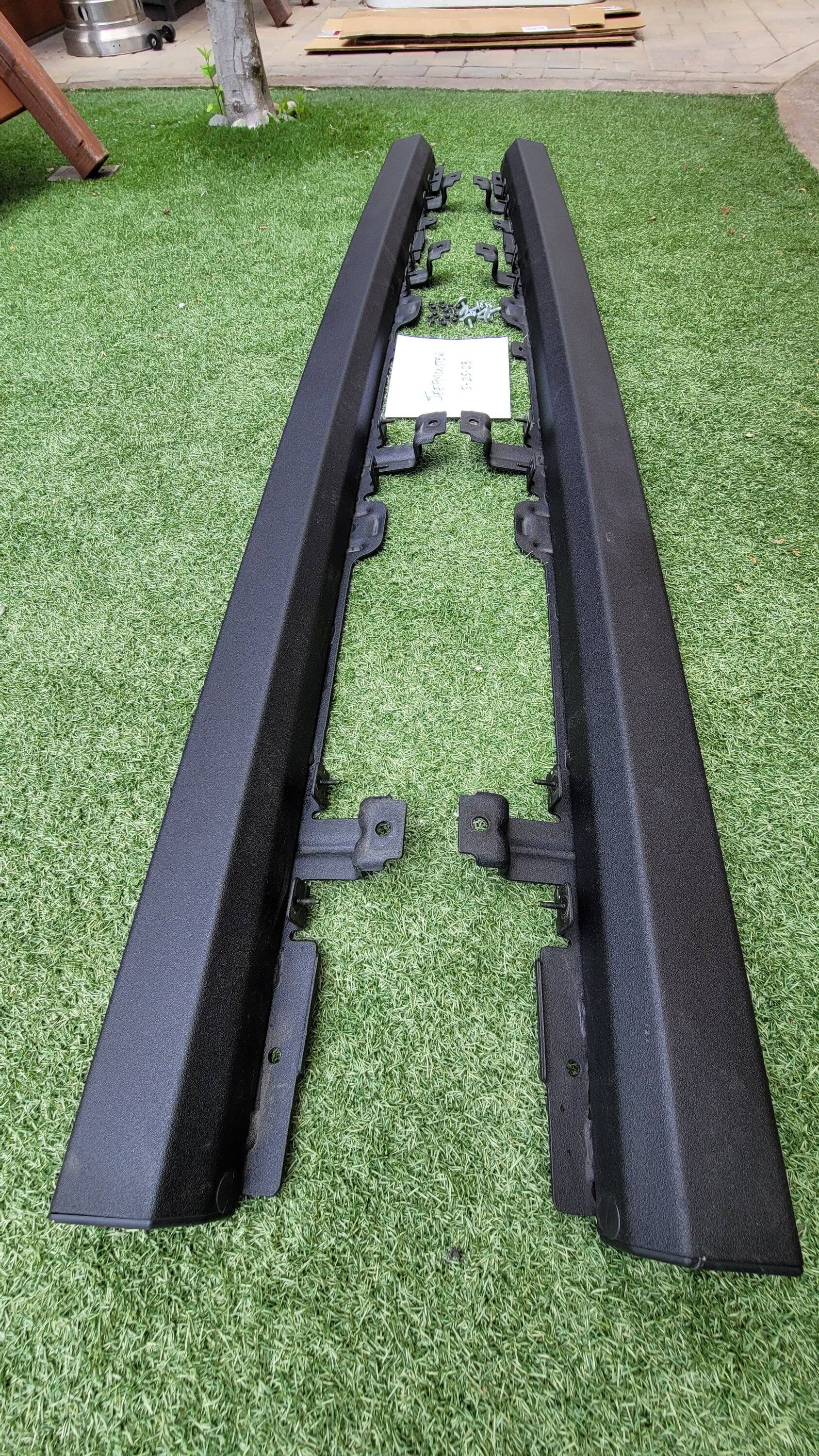 Jeep Gladiator Mopar Performance Parts Rock Rails for JT Gladiator 20230525_111818