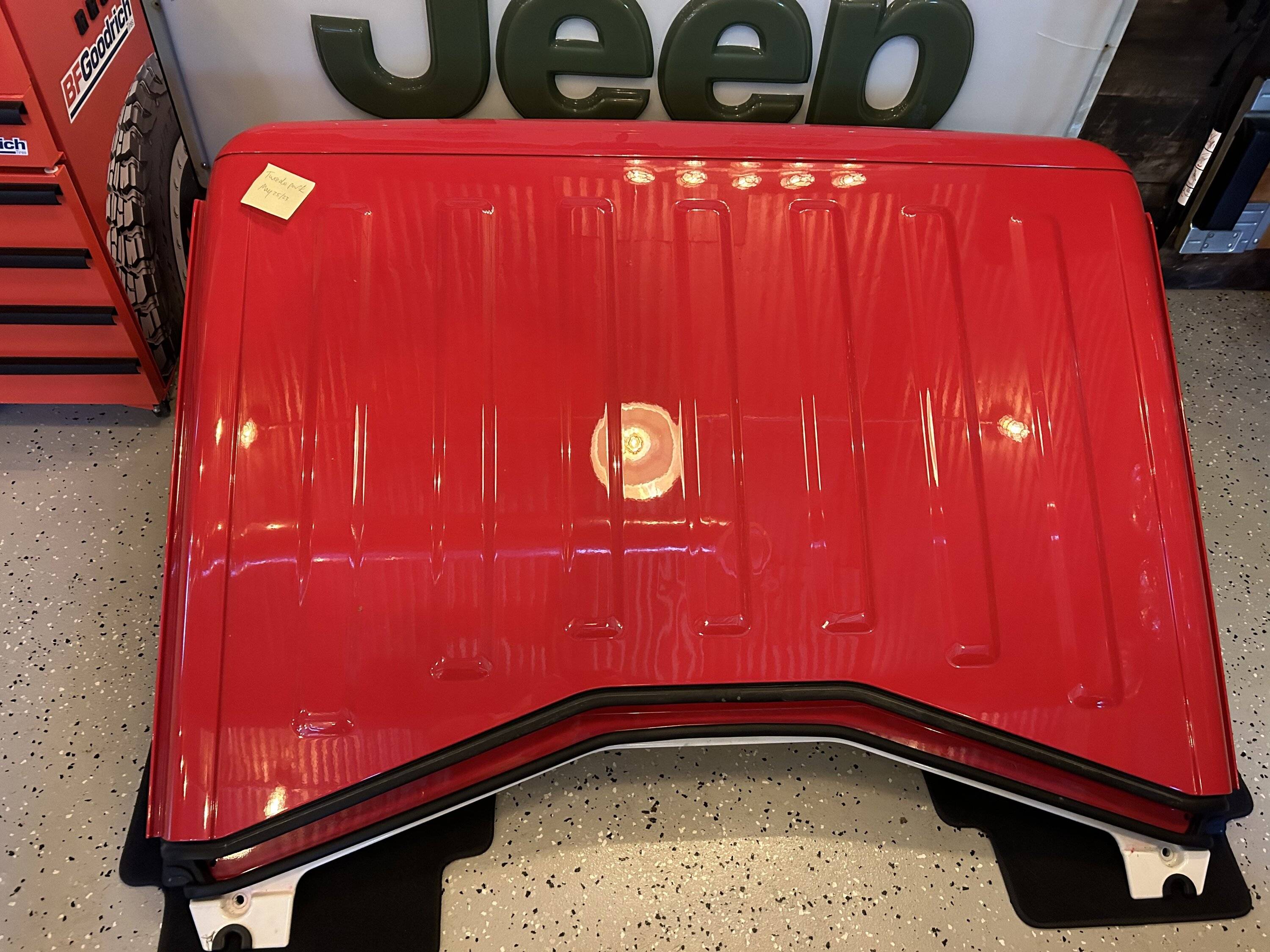 Jeep Gladiator JT Factory Hard Top in Firecracker Red A2840E15-8308-43A7-98F8-E782E91B0F14