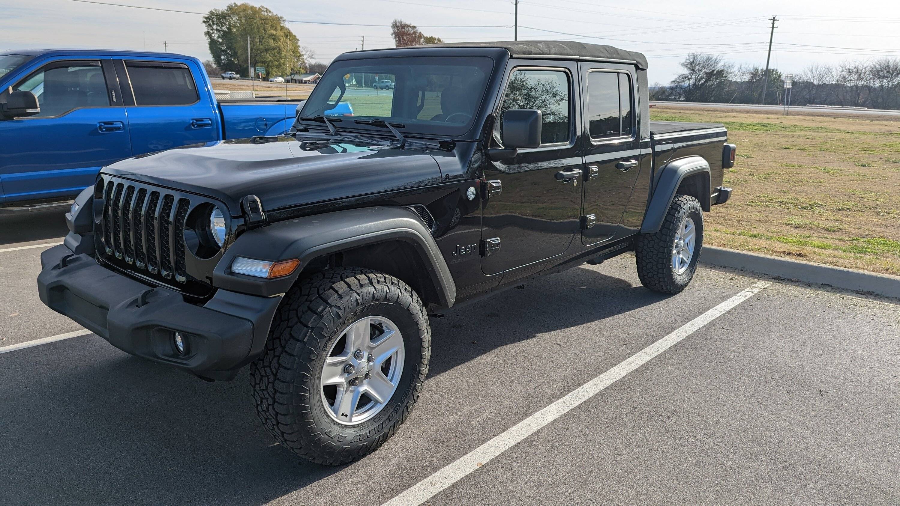Jeep Gladiator Buying New 22/23 Which Is Best For Simple Mods PXL_20221122_200031866