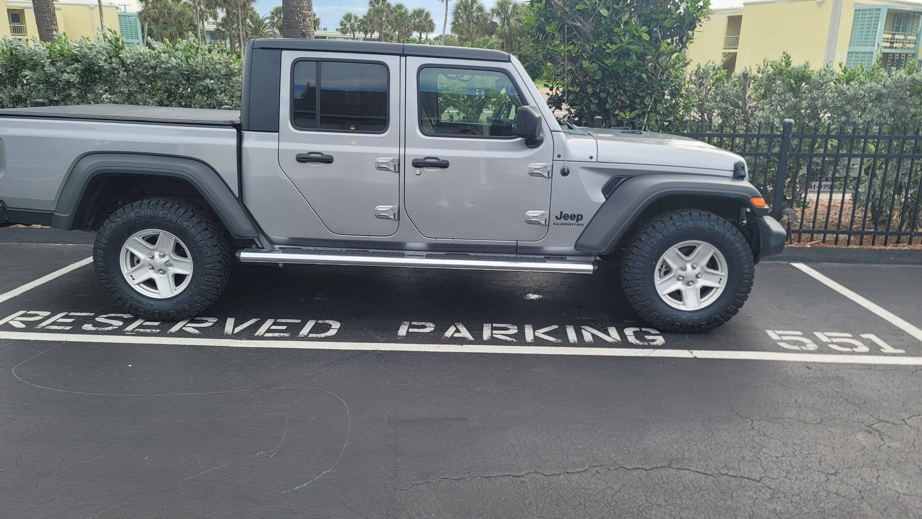 Jeep Gladiator And today became new tire day. 20230525_171144