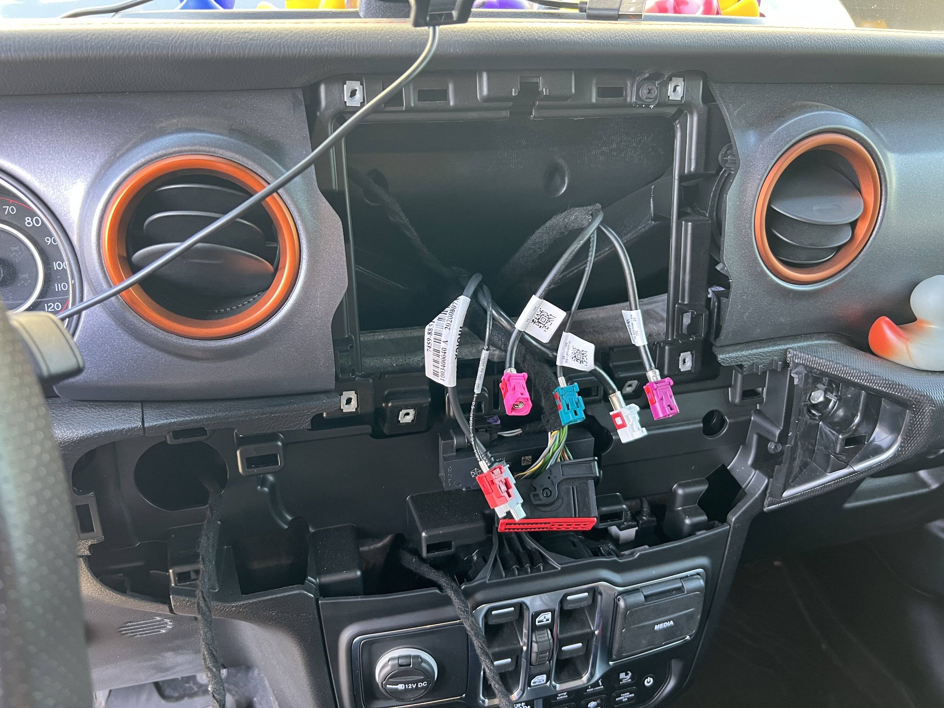 Jeep Gladiator Radio died completely IMG_4020