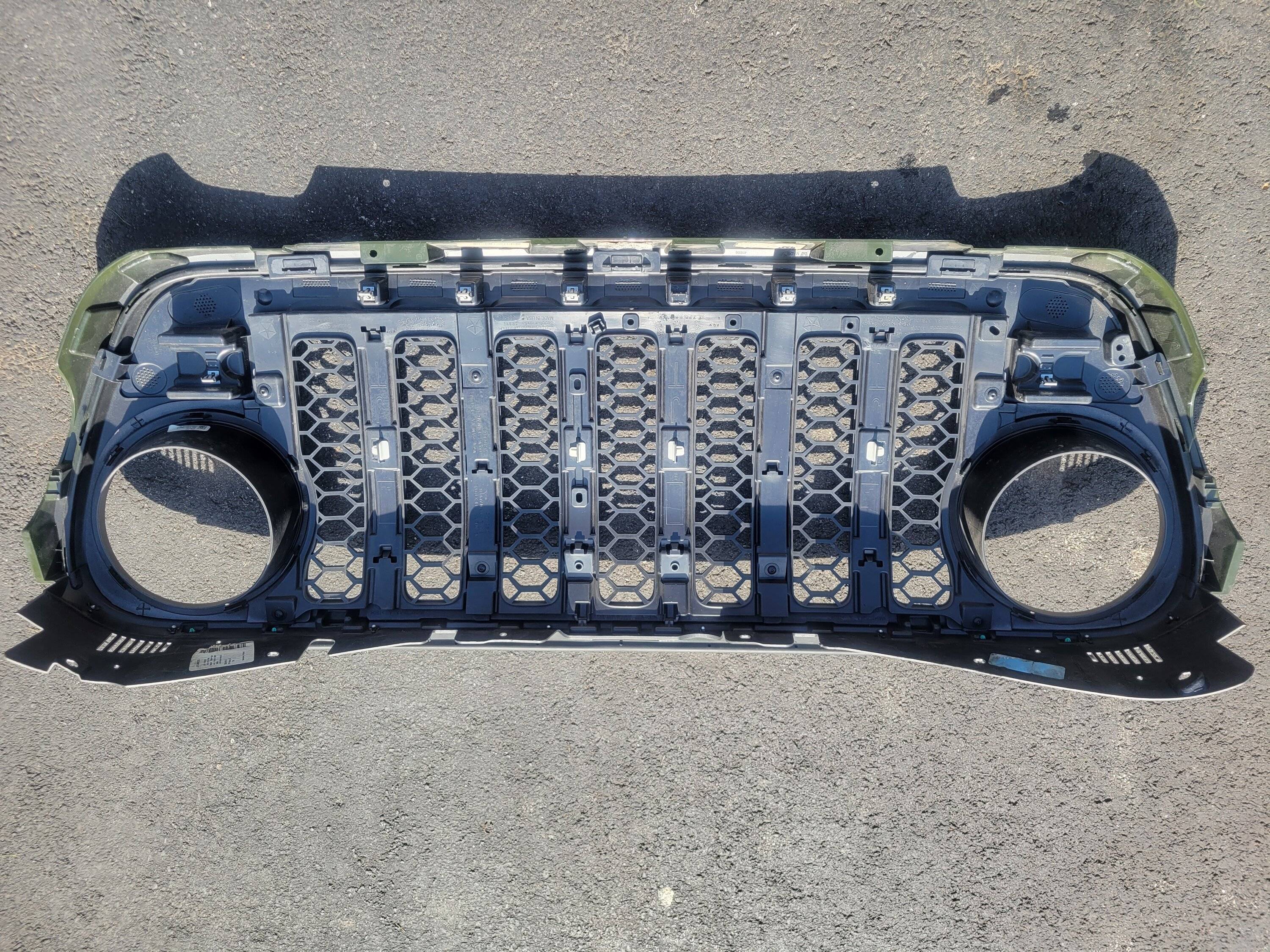 Jeep Gladiator SARGE GREEN Rubicon/Mojave Grille take off $140 shipped 20230527_164922