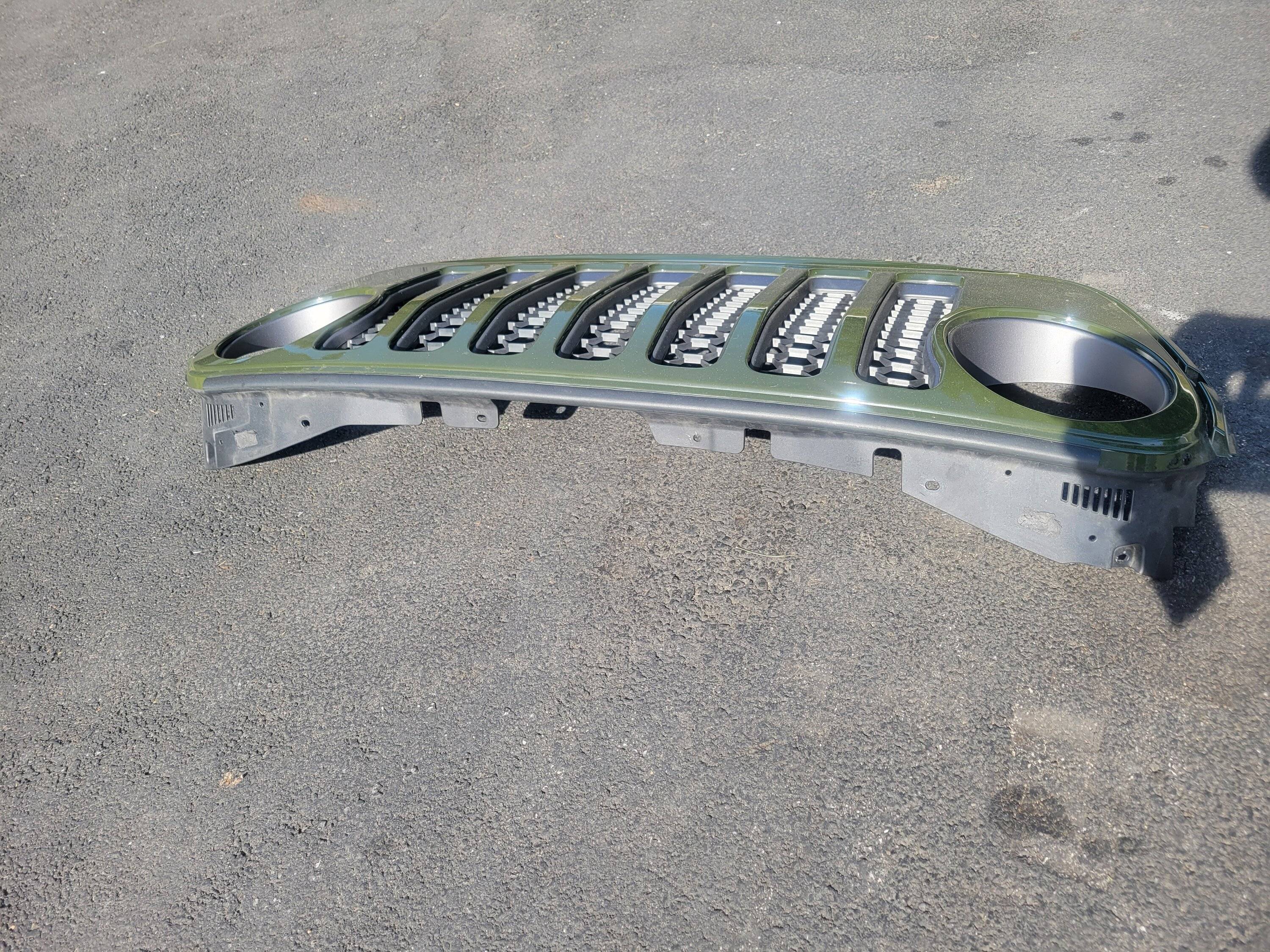 Jeep Gladiator SARGE GREEN Rubicon/Mojave Grille take off $140 shipped 20230527_164841
