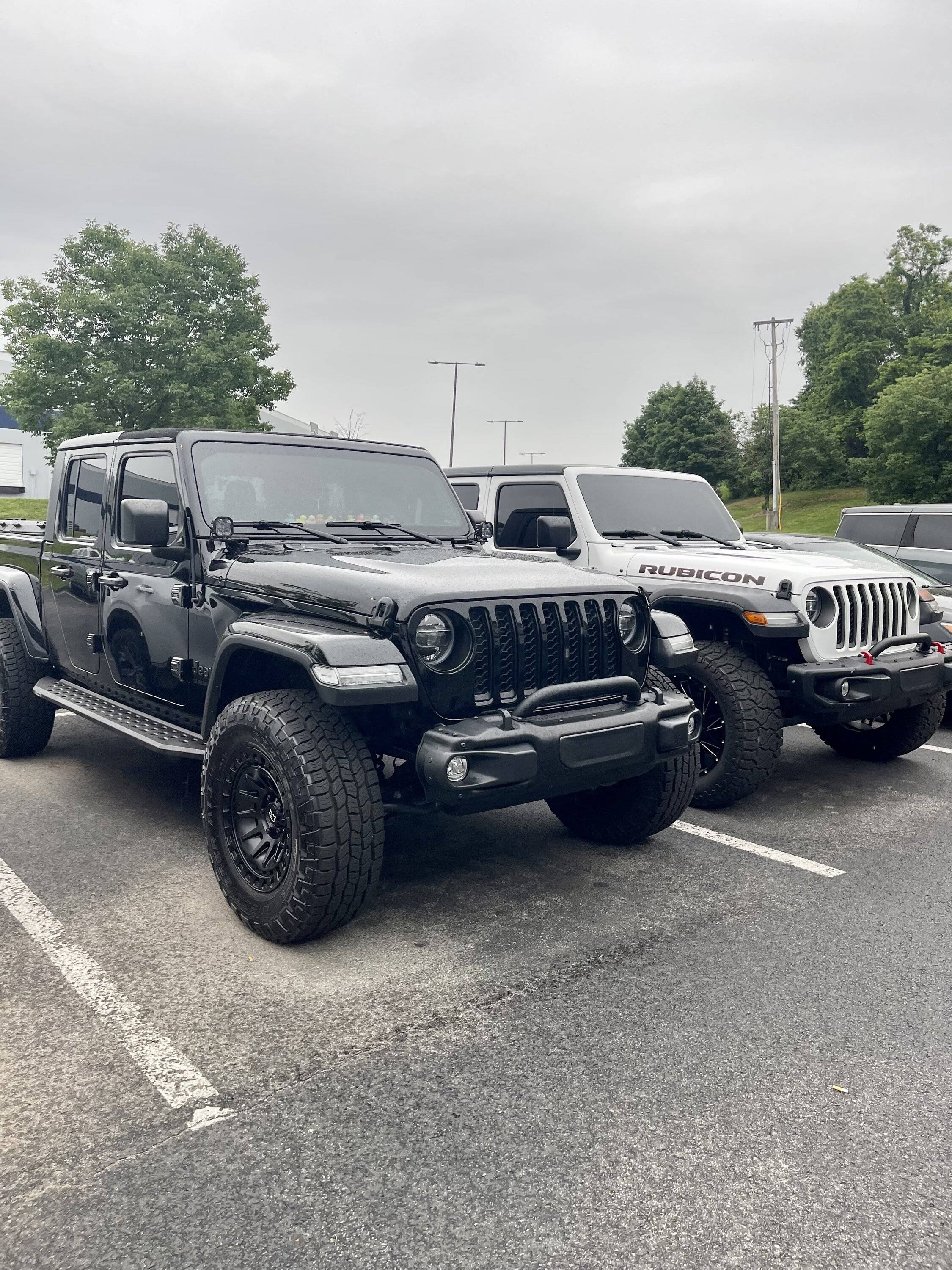 Jeep Gladiator Jeeps Parking Next To Jeeps IMG_7134