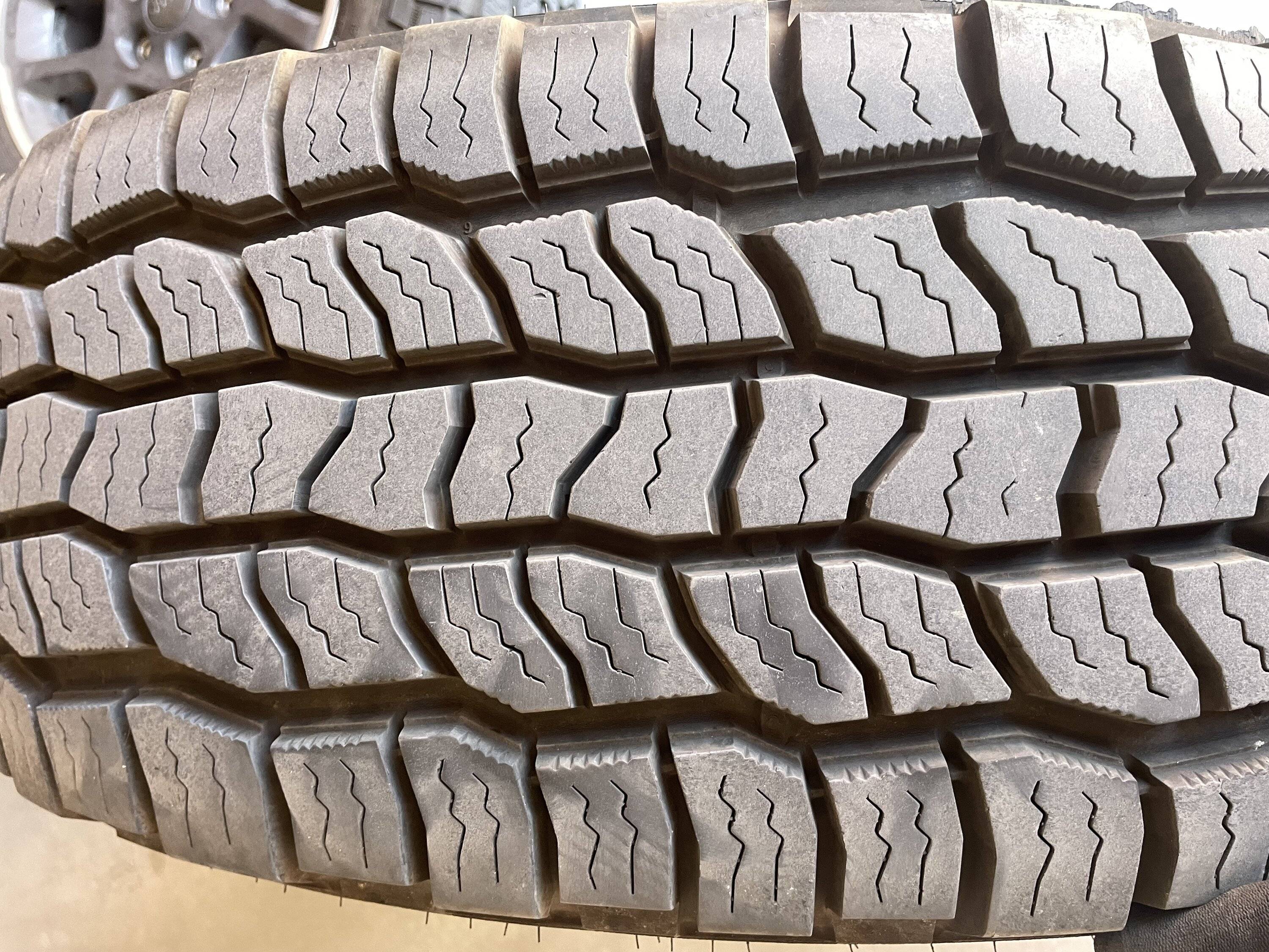 Jeep Gladiator Overland wheels with Cooper Discoverer AT3 XLT 295/70/18 asking $800 (obo) IMG_8977