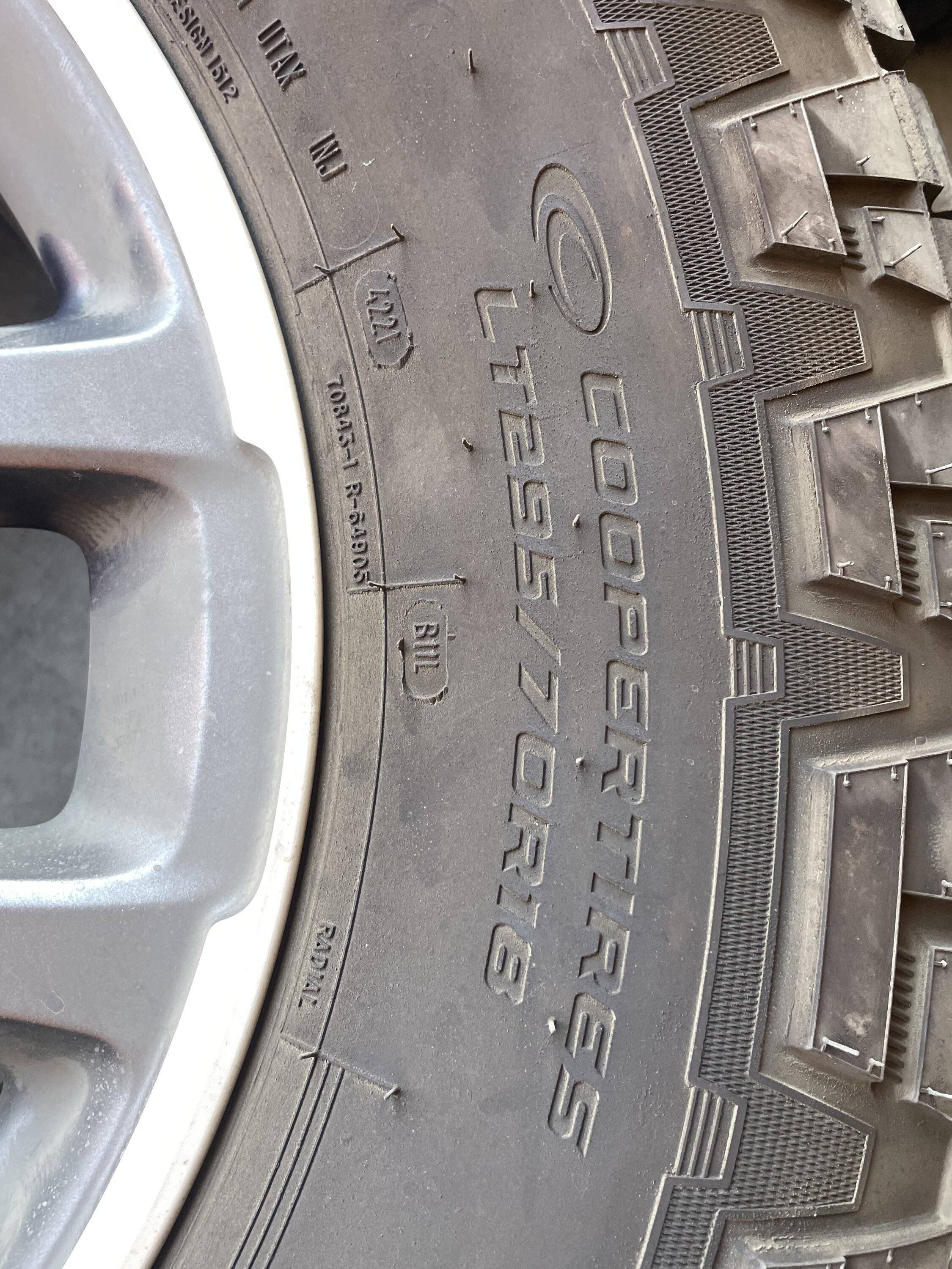 Jeep Gladiator Overland wheels with Cooper Discoverer AT3 XLT 295/70/18 asking $800 (obo) IMG_8976