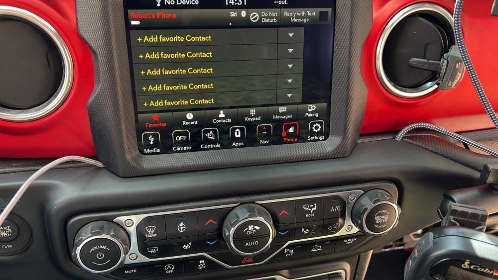 Jeep Gladiator Need ideas on phone mount solutions 03_DashAccessories_2