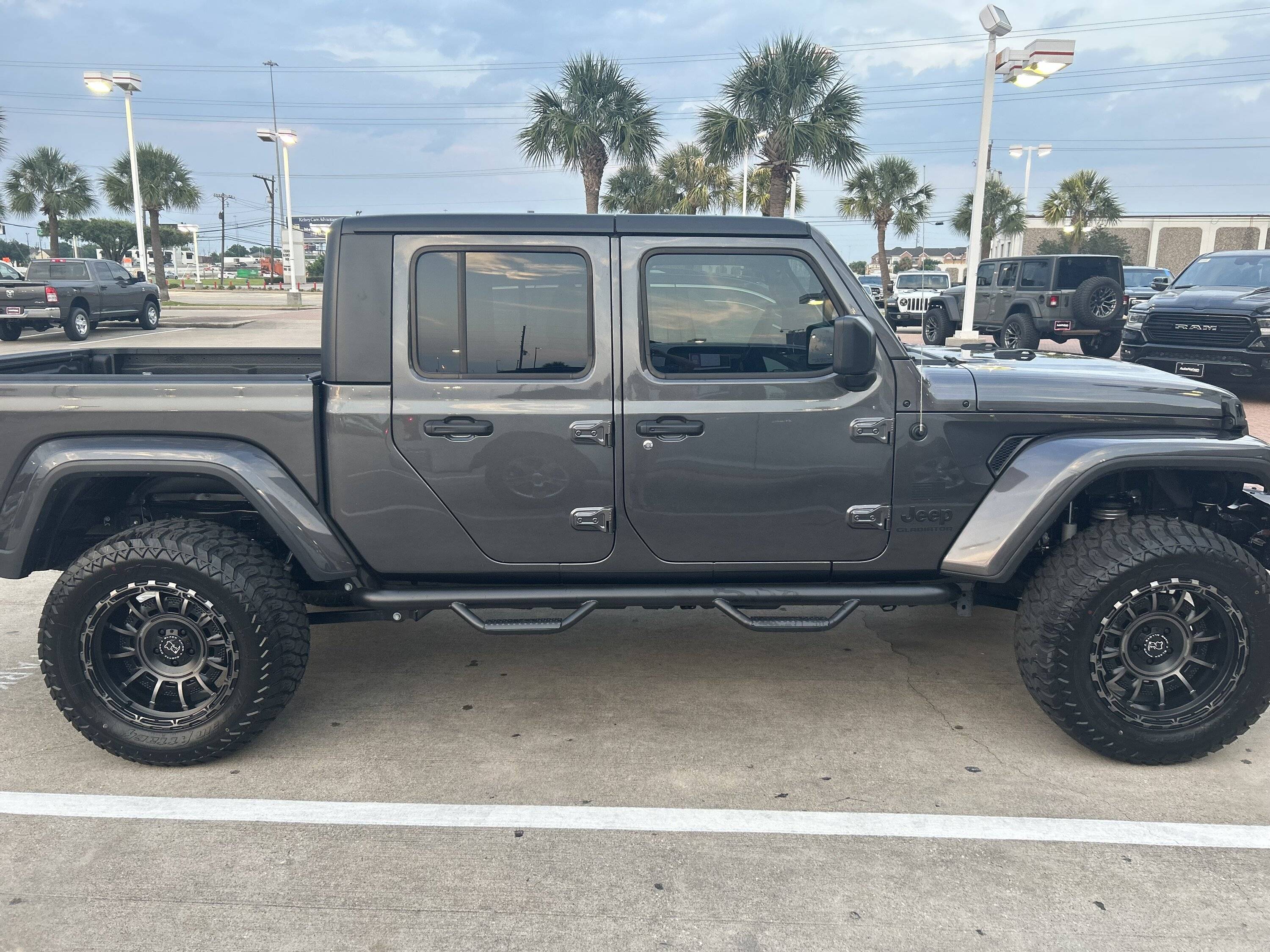 Jeep Gladiator 35" Wheel & Tire Combos - Let's see 'em! IMG_1474