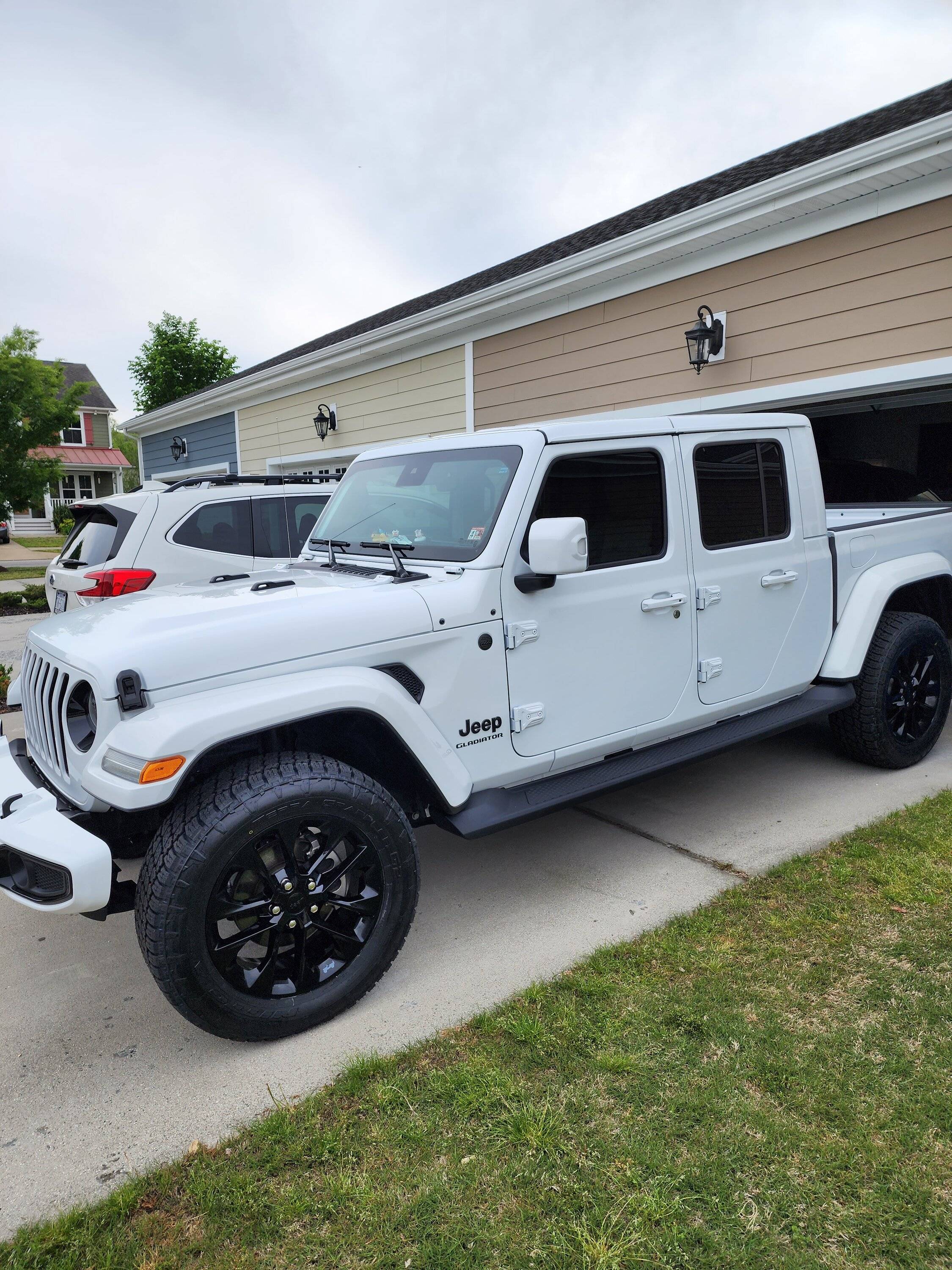 Jeep Gladiator Gladiator with 33's and a 3" lift 20230426_155558